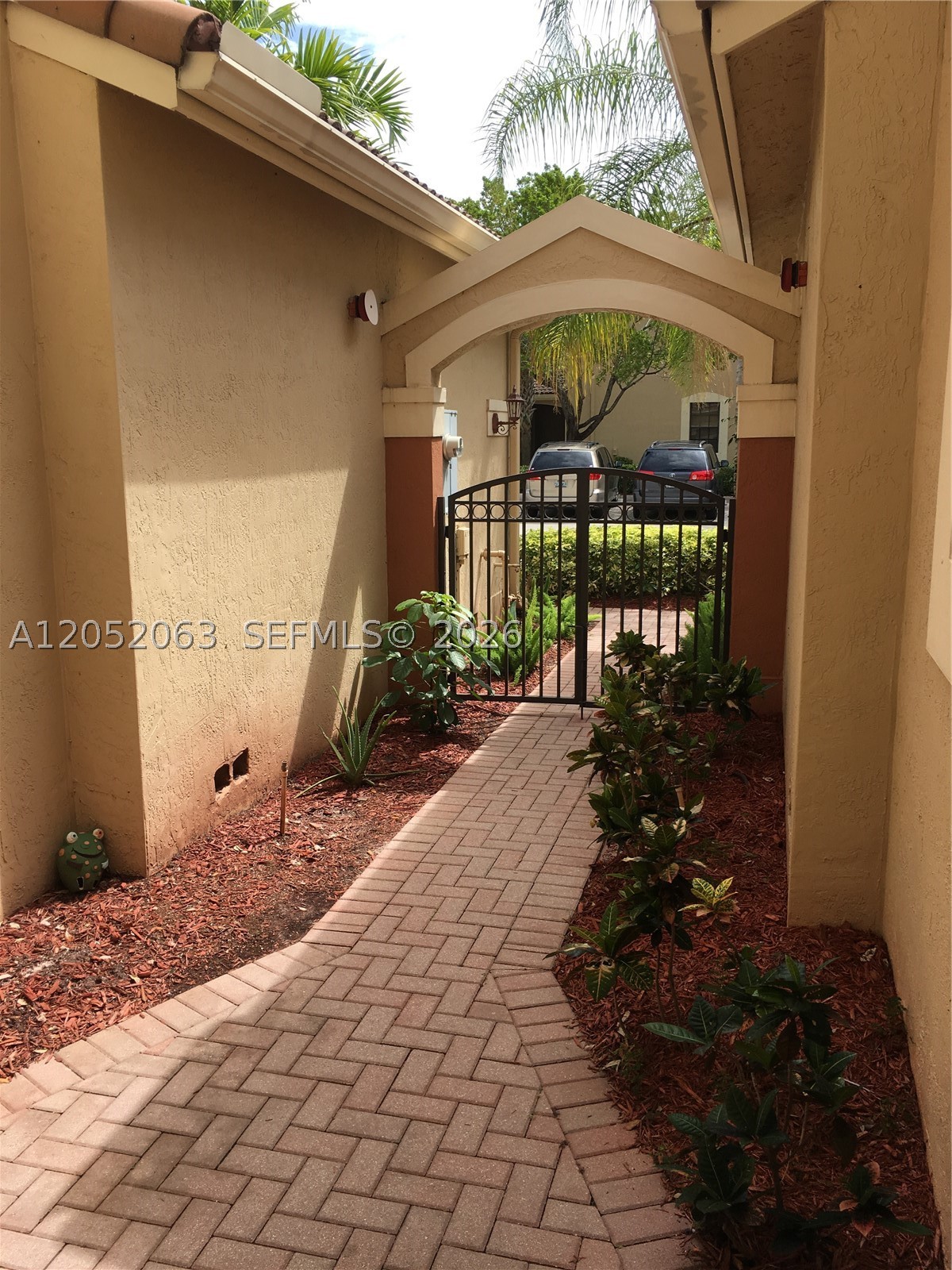 4258 Vineyard Cir Property Photo 2