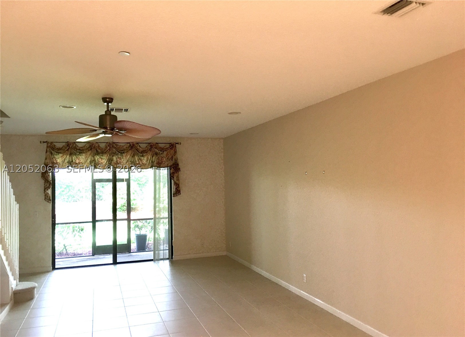 4258 Vineyard Cir Property Photo 3