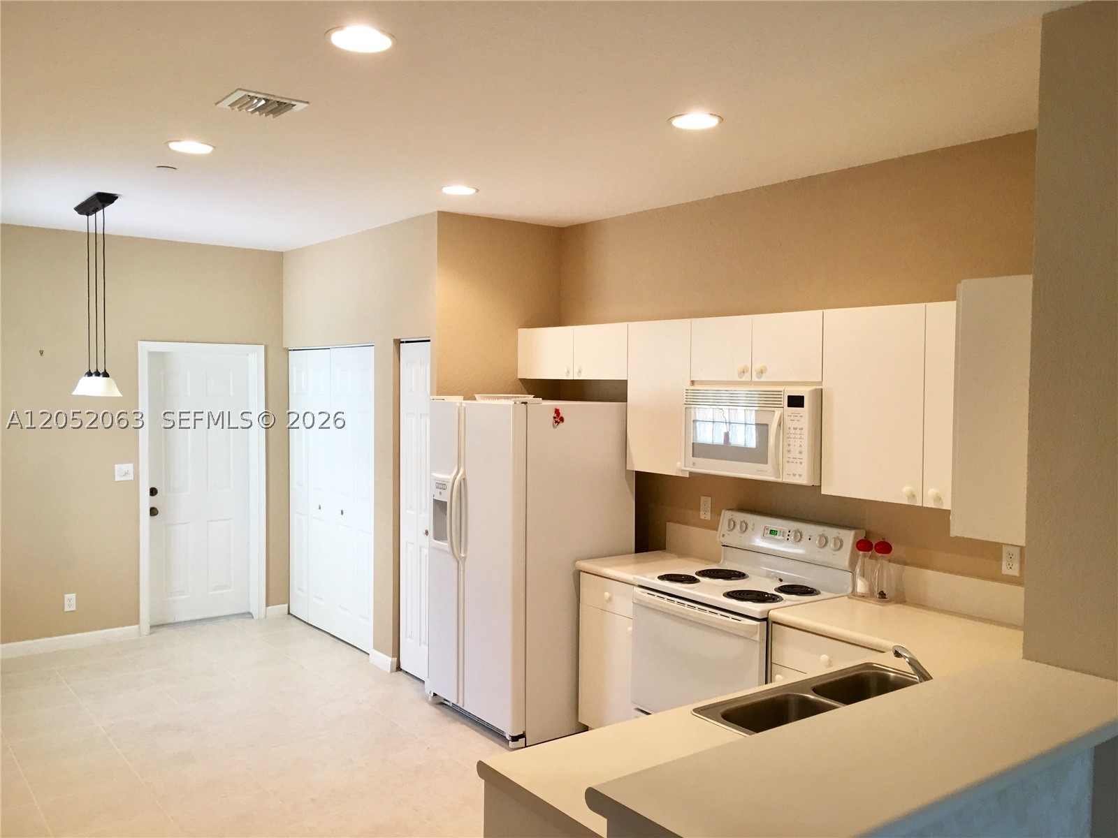 4258 Vineyard Cir Property Photo 4