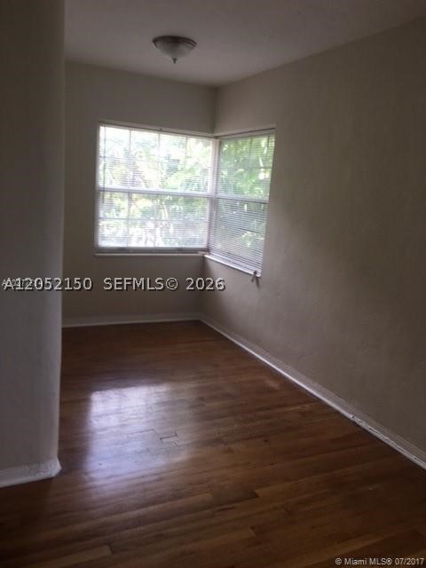 1002 Sw 37th Ave 3 Property Photo 2
