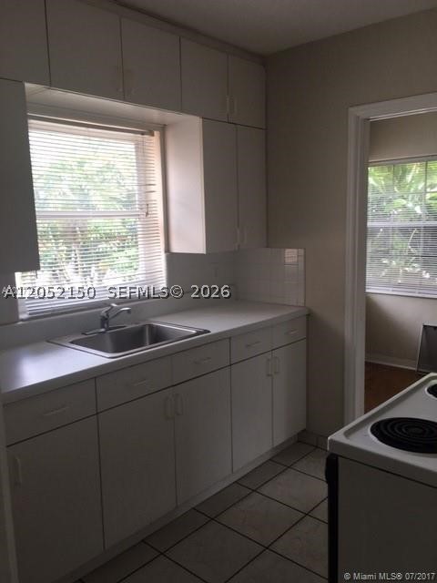 1002 Sw 37th Ave 3 Property Photo 3