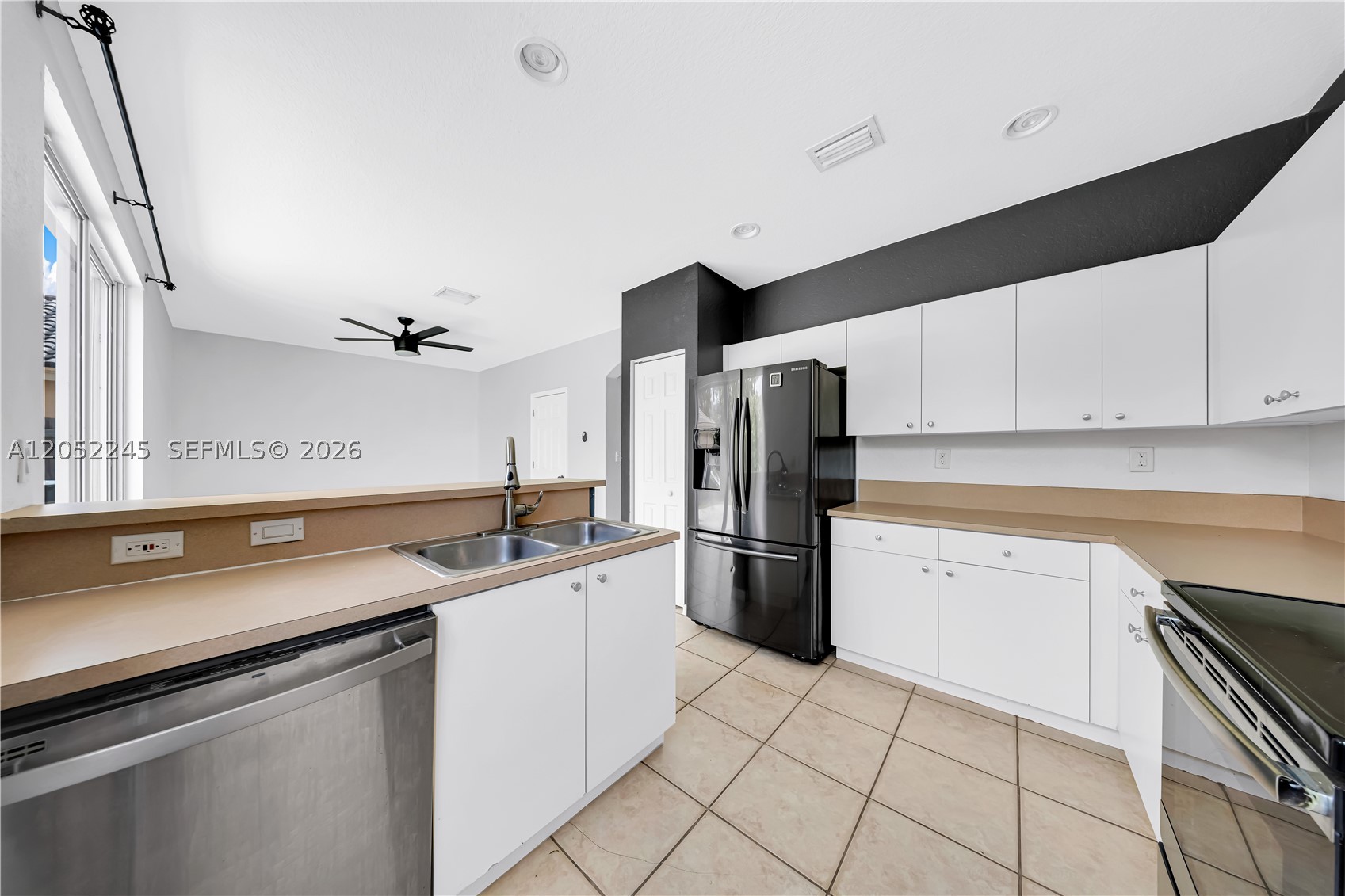 2019 Se 13th St Property Photo 5