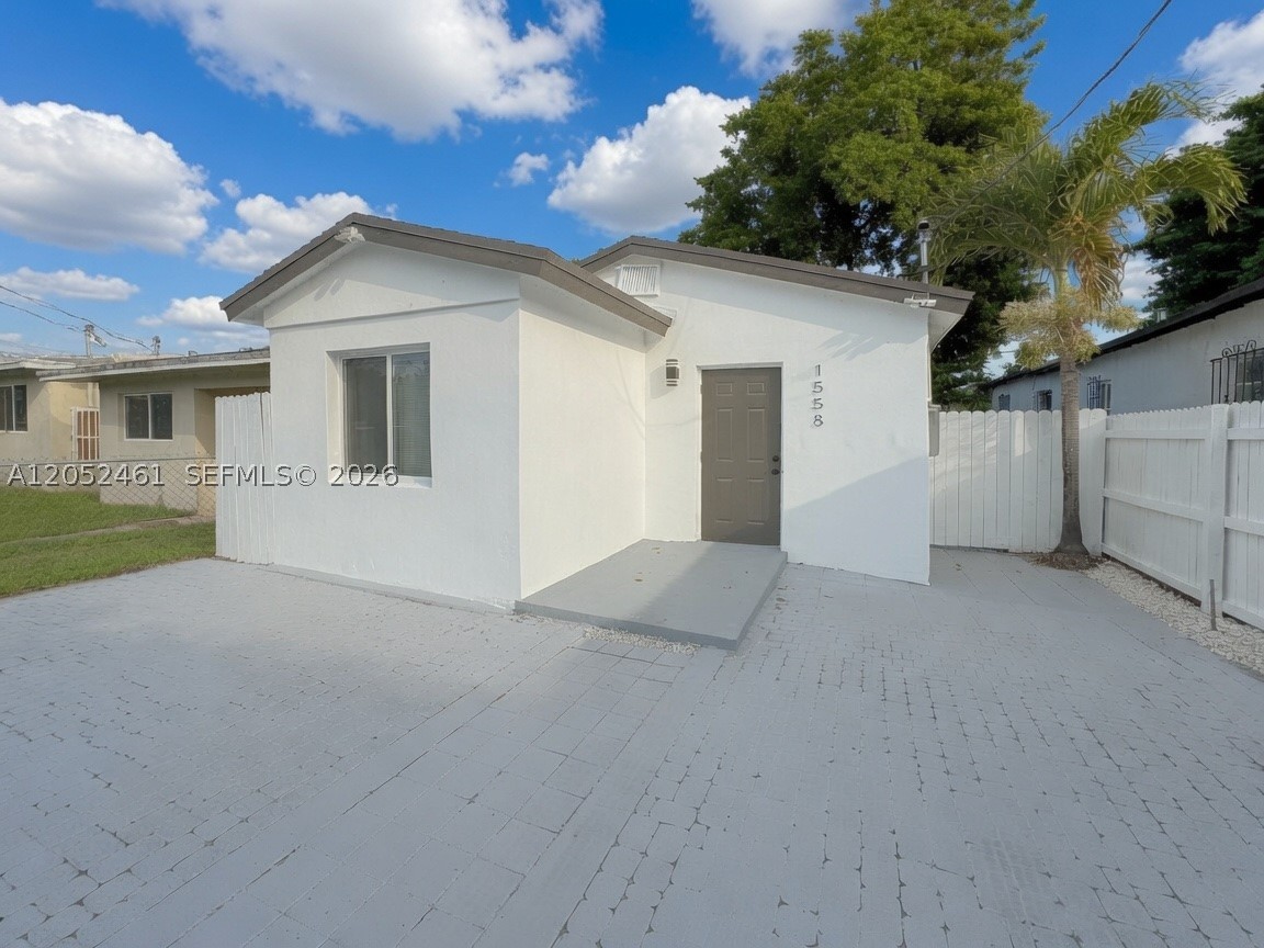 1558 Nw 71st St Property Photo 2