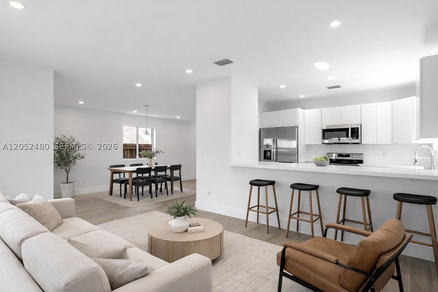 354 Ne 35th Ave Property Photo 3