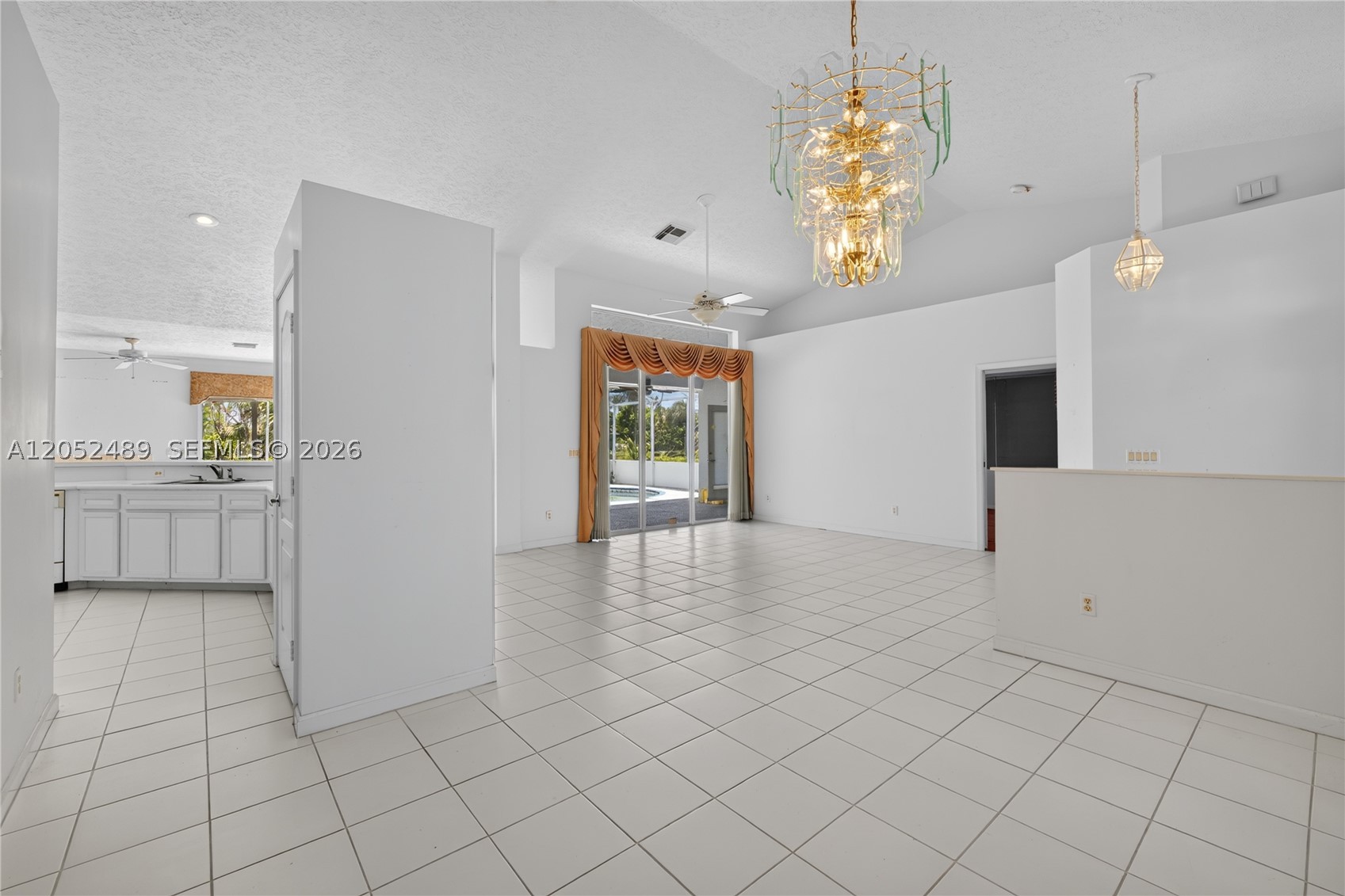 169 Se Whitmore Dr Property Photo 8
