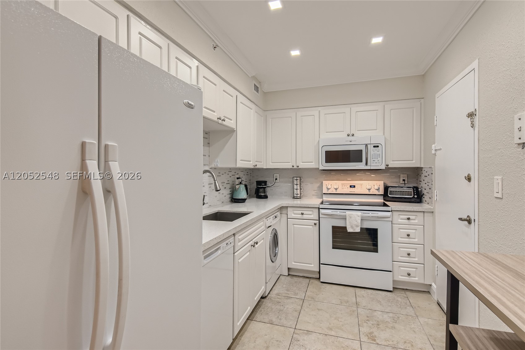 2501 S Ocean Dr 316 (available Now-11/30) Property Photo 4