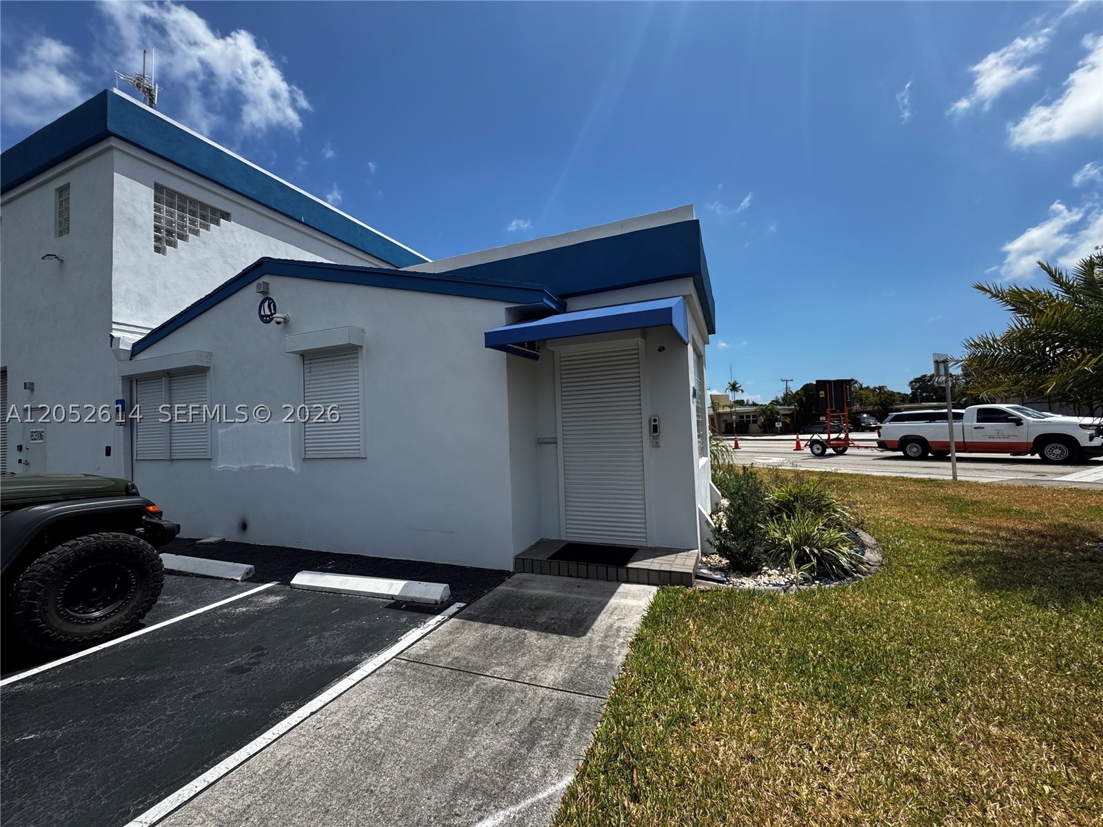 6151 Pembroke Rd Property Photo 2