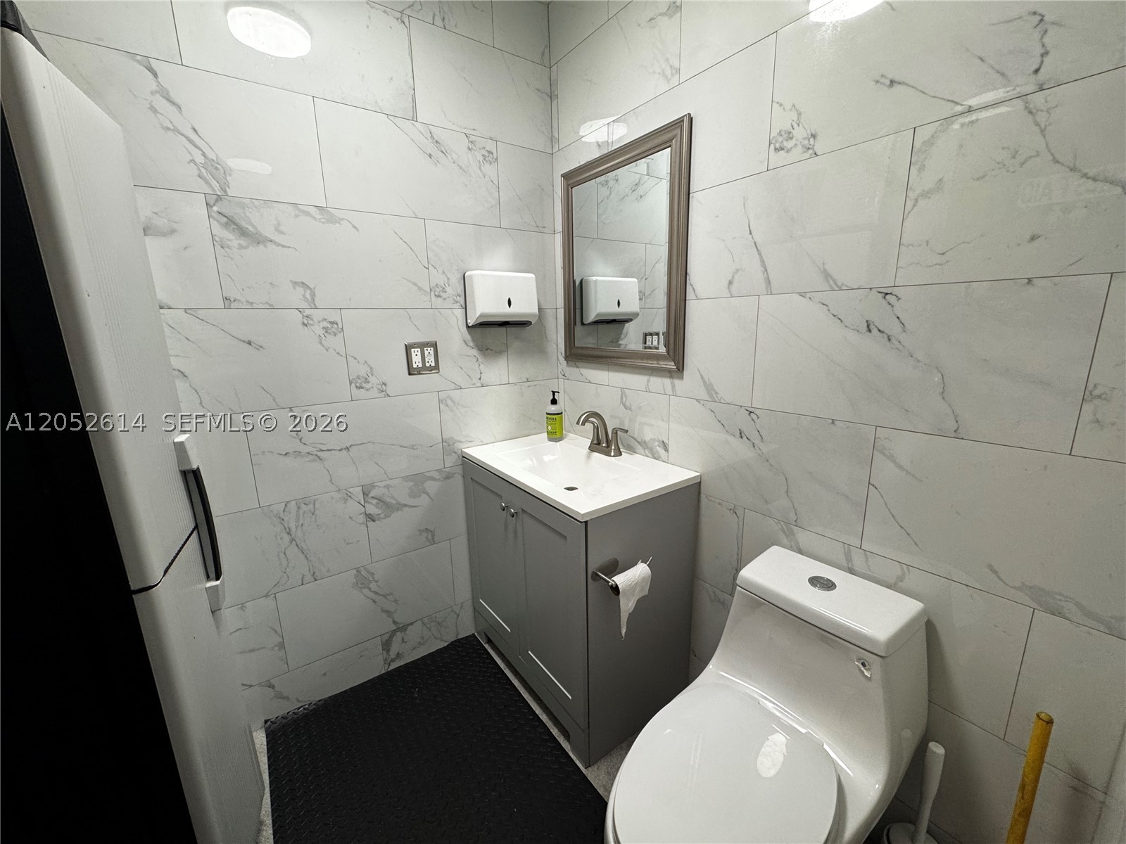 6151 Pembroke Rd Property Photo 10