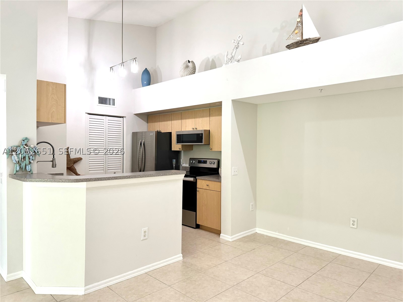 1020 Villa Ln 1020 Property Photo 2