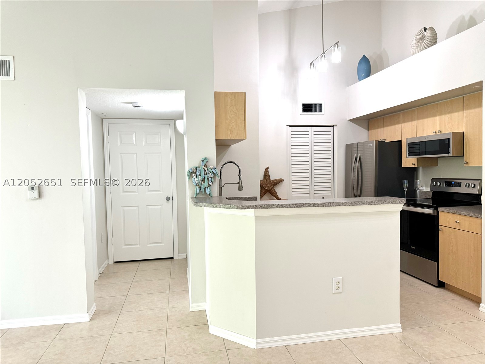 1020 Villa Ln 1020 Property Photo 4