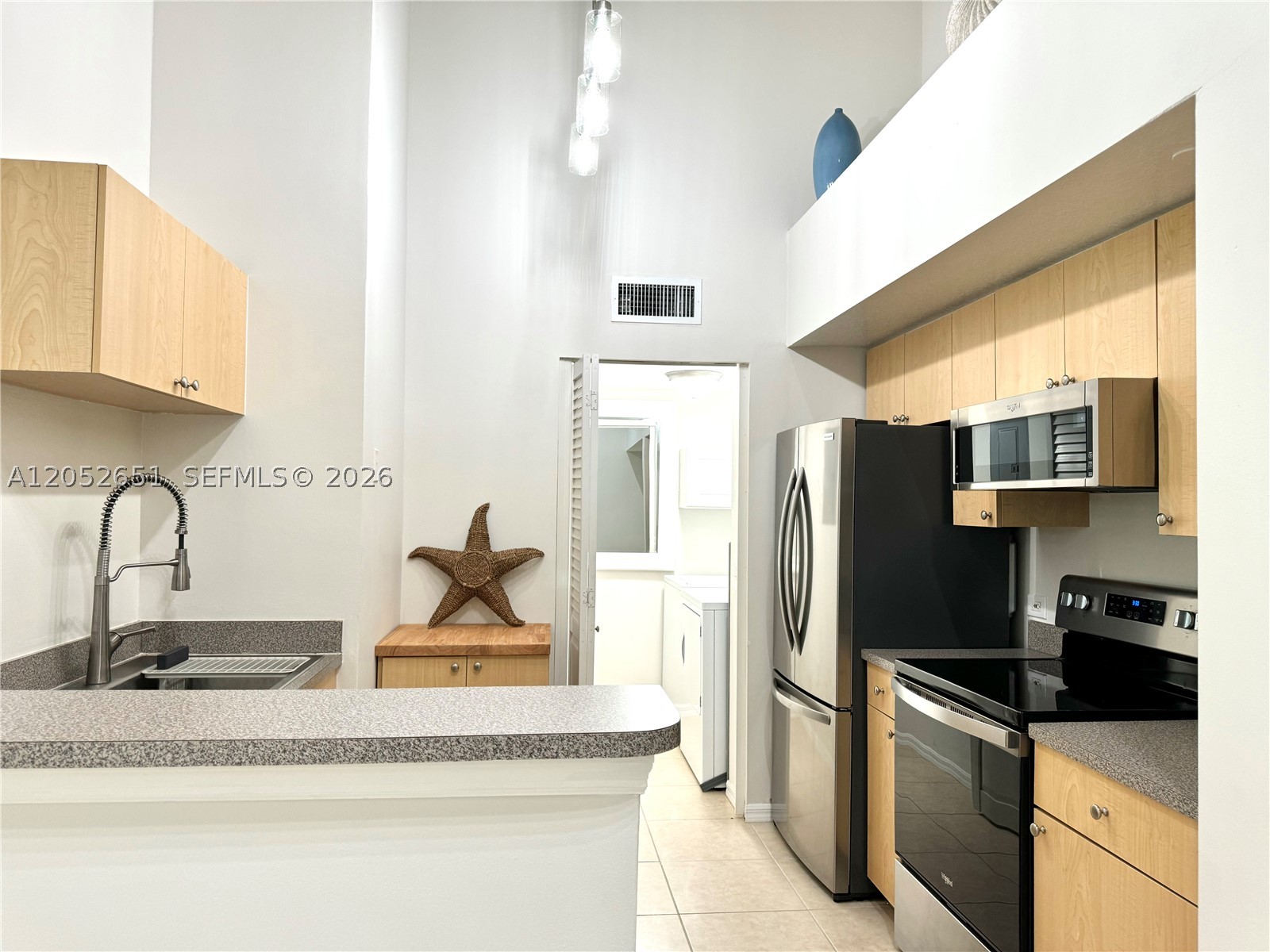 1020 Villa Ln 1020 Property Photo 5