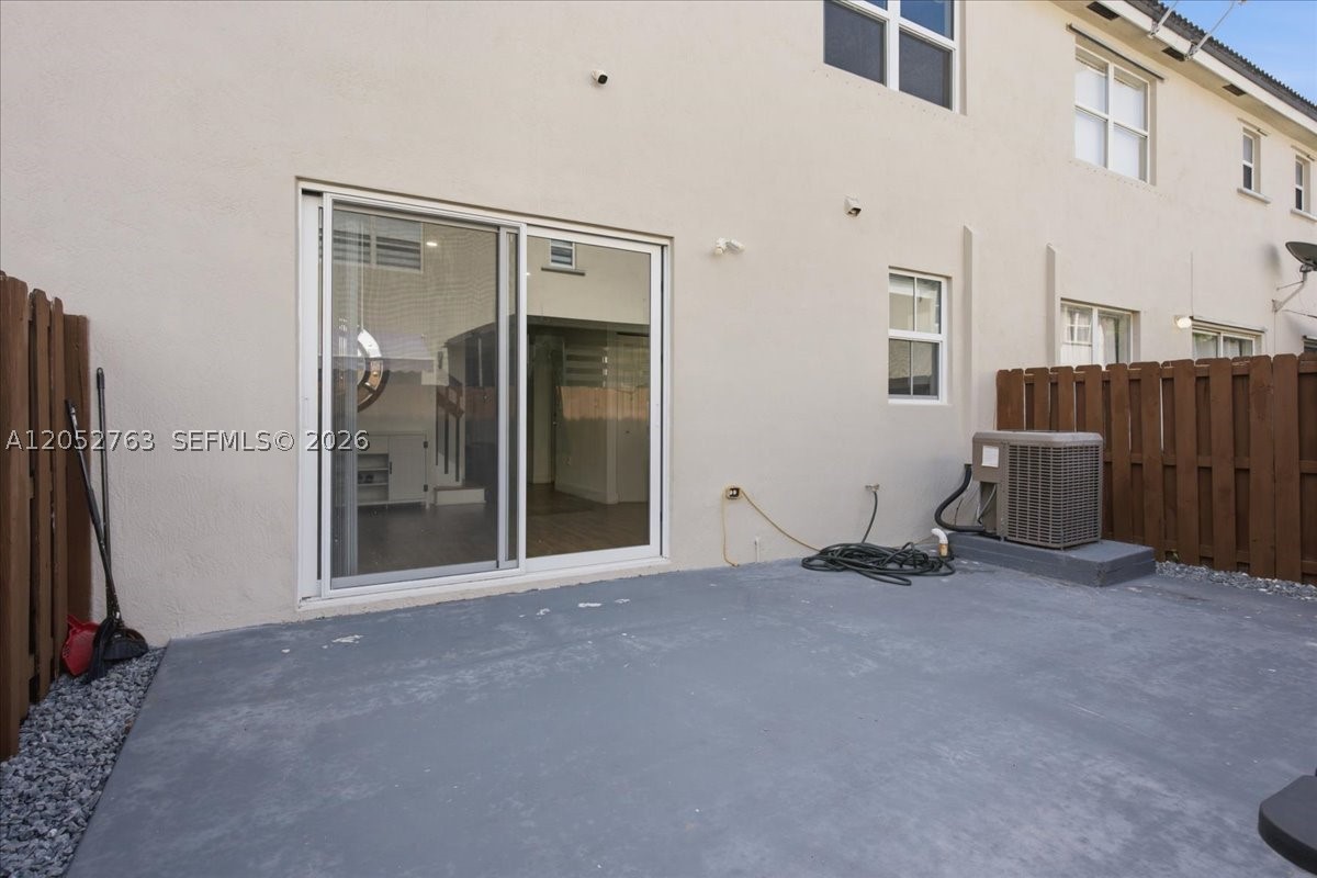 976 Ne 42nd Ave 0 Property Photo 33