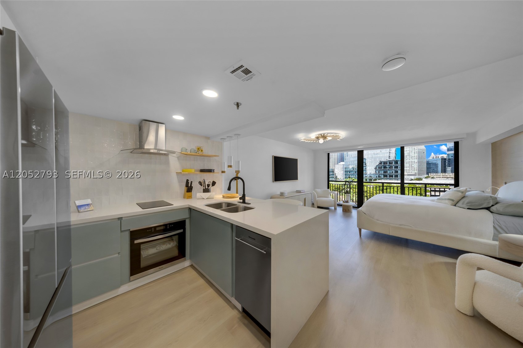 540 Brickell Key Dr 809 Property Photo 4
