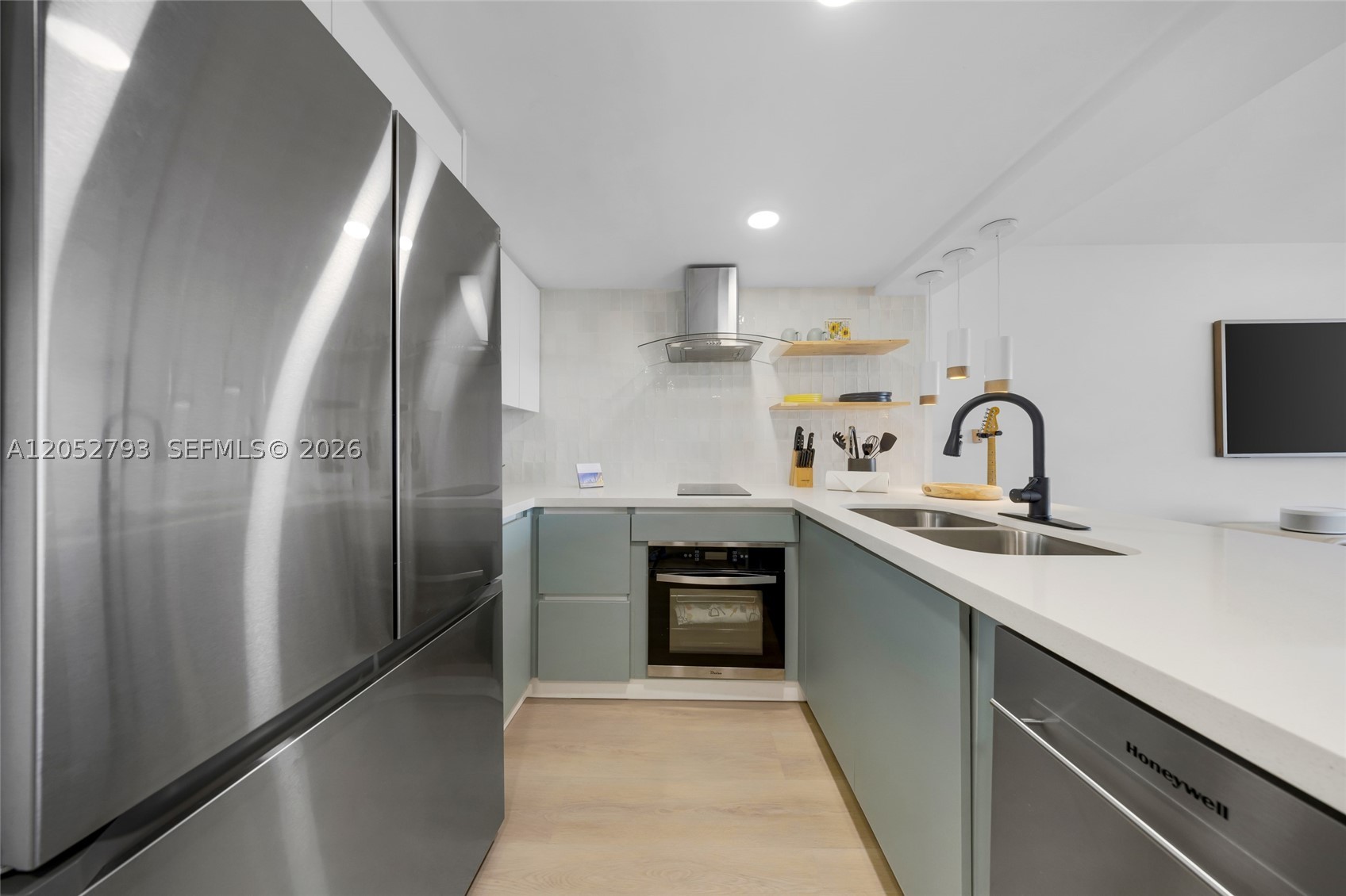 540 Brickell Key Dr 809 Property Photo 5