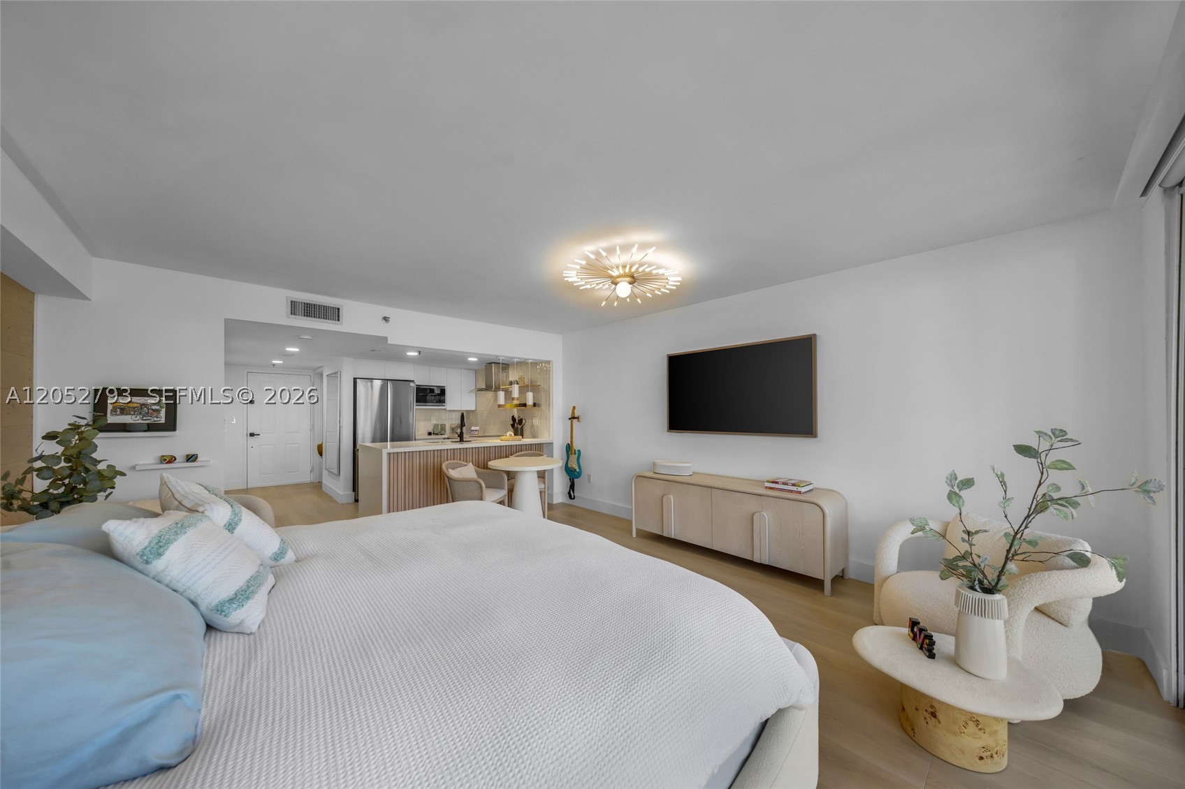 540 Brickell Key Dr 809 Property Photo 6
