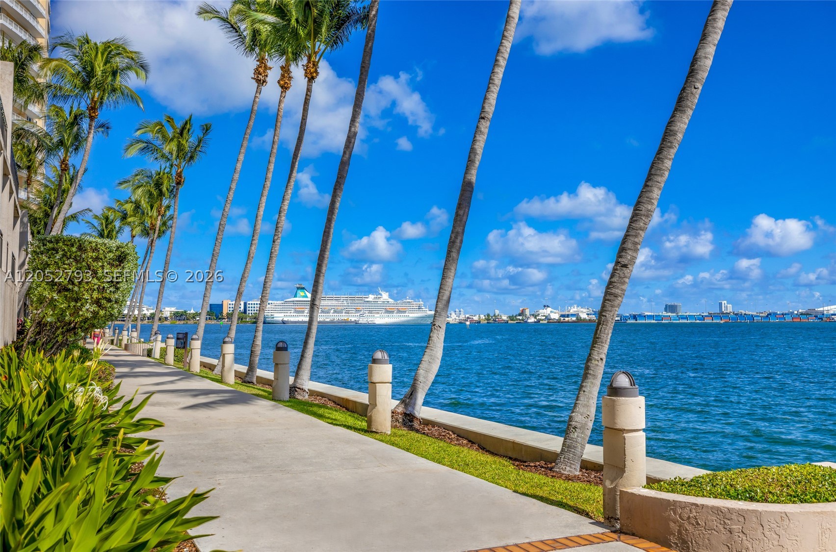 540 Brickell Key Dr 809 Property Photo 17