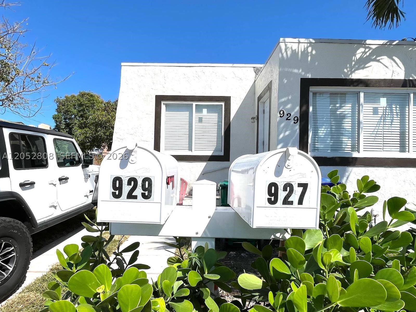 929 SW 12th Ave Property Photo 1