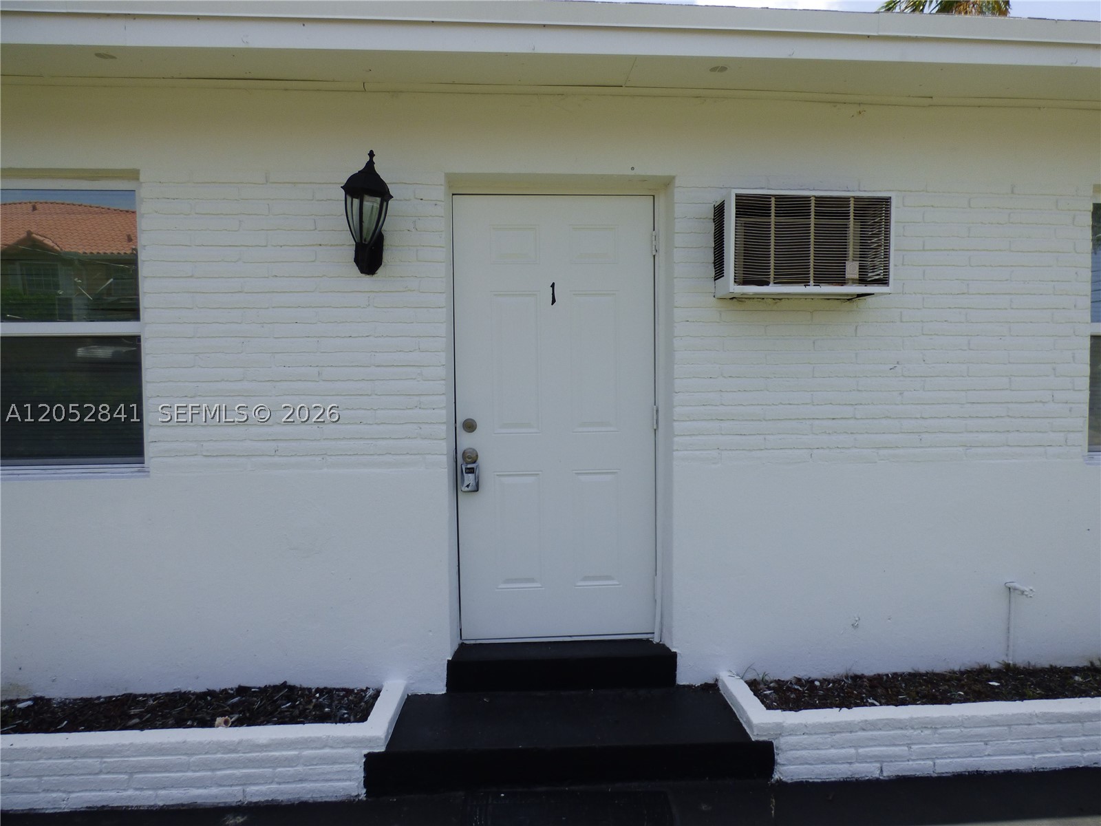 2322 Johnson St 1 Property Photo 3