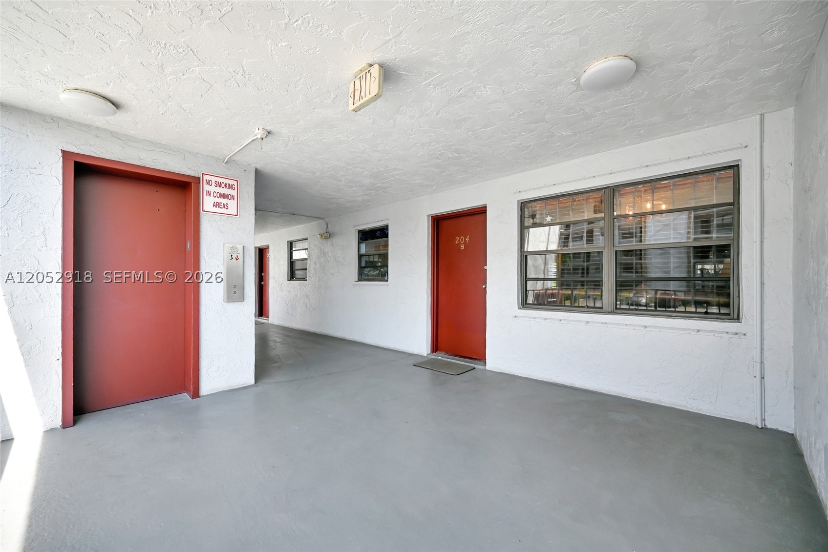 1335 W 68th St 204 Property Photo 4