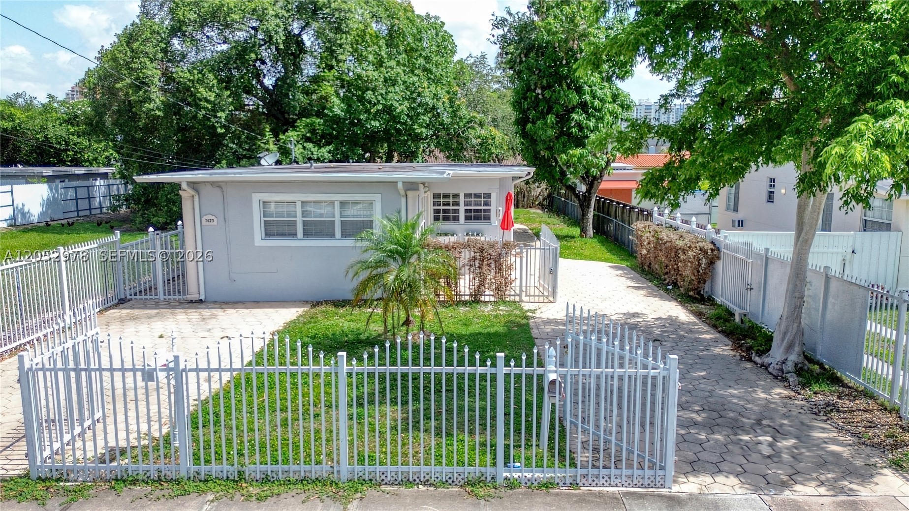 3121 SW 25th Ter Right Property Photo 1