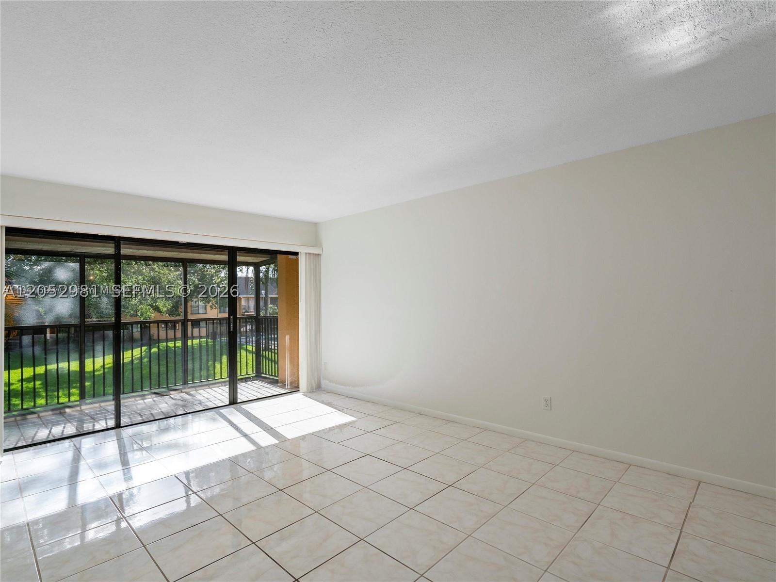 5801 Washington St 10 Property Photo 4