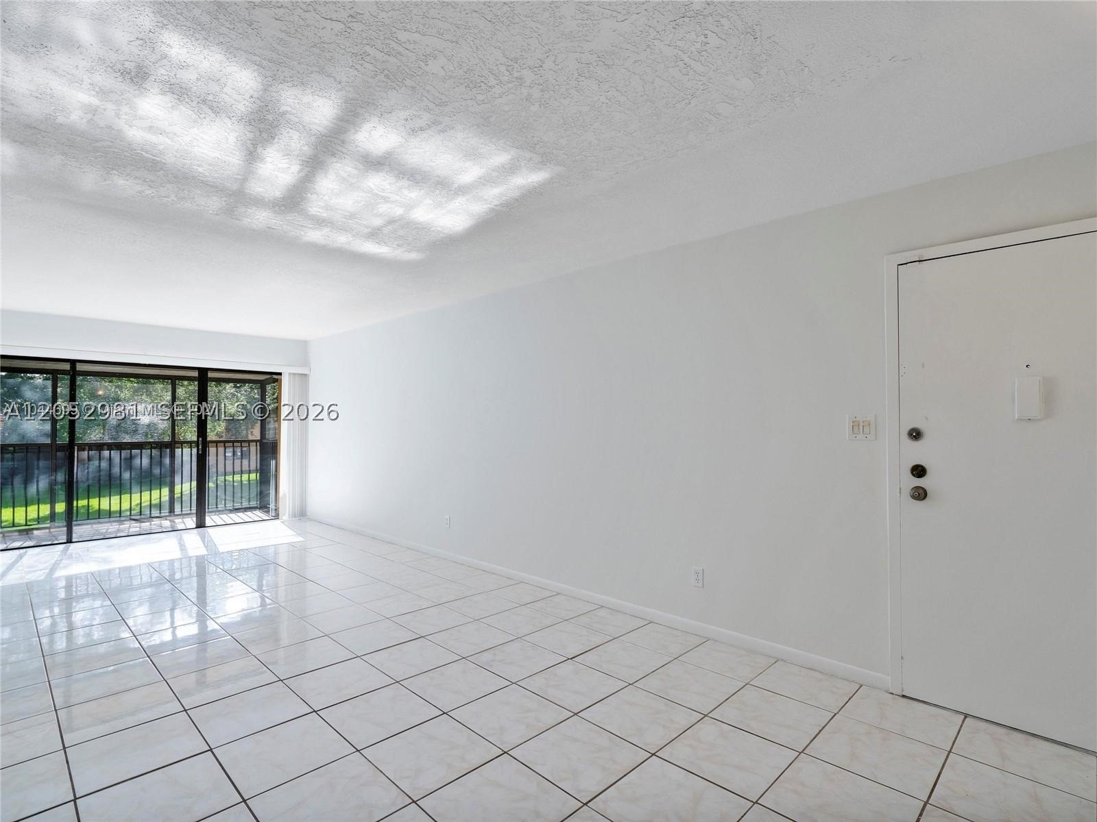 5801 Washington St 10 Property Photo 5