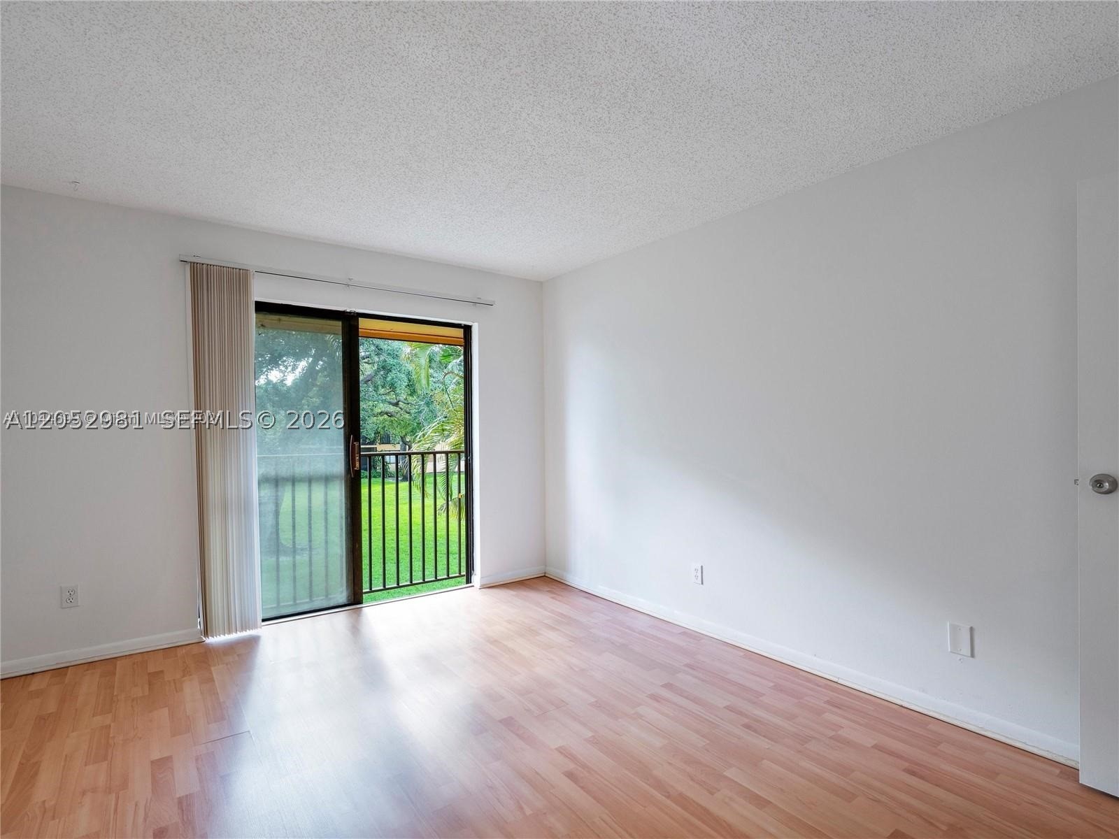 5801 Washington St 10 Property Photo 12