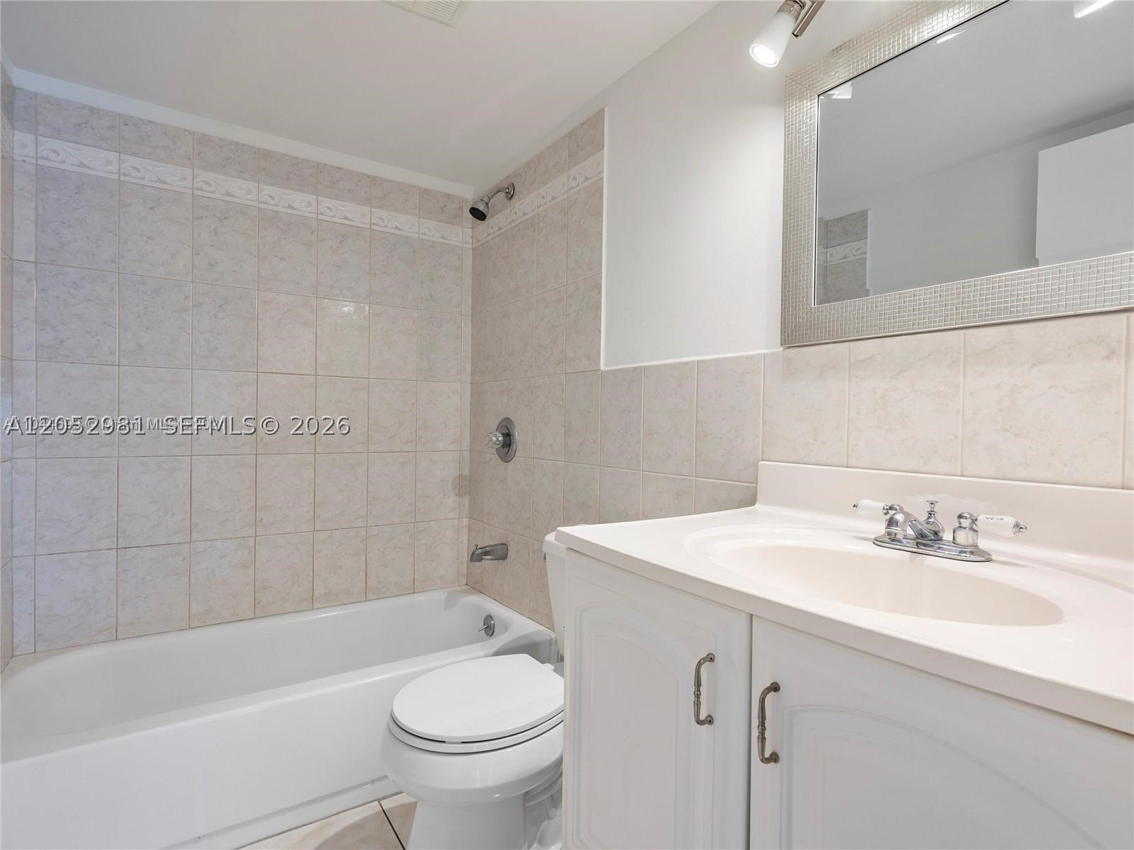5801 Washington St 10 Property Photo 14