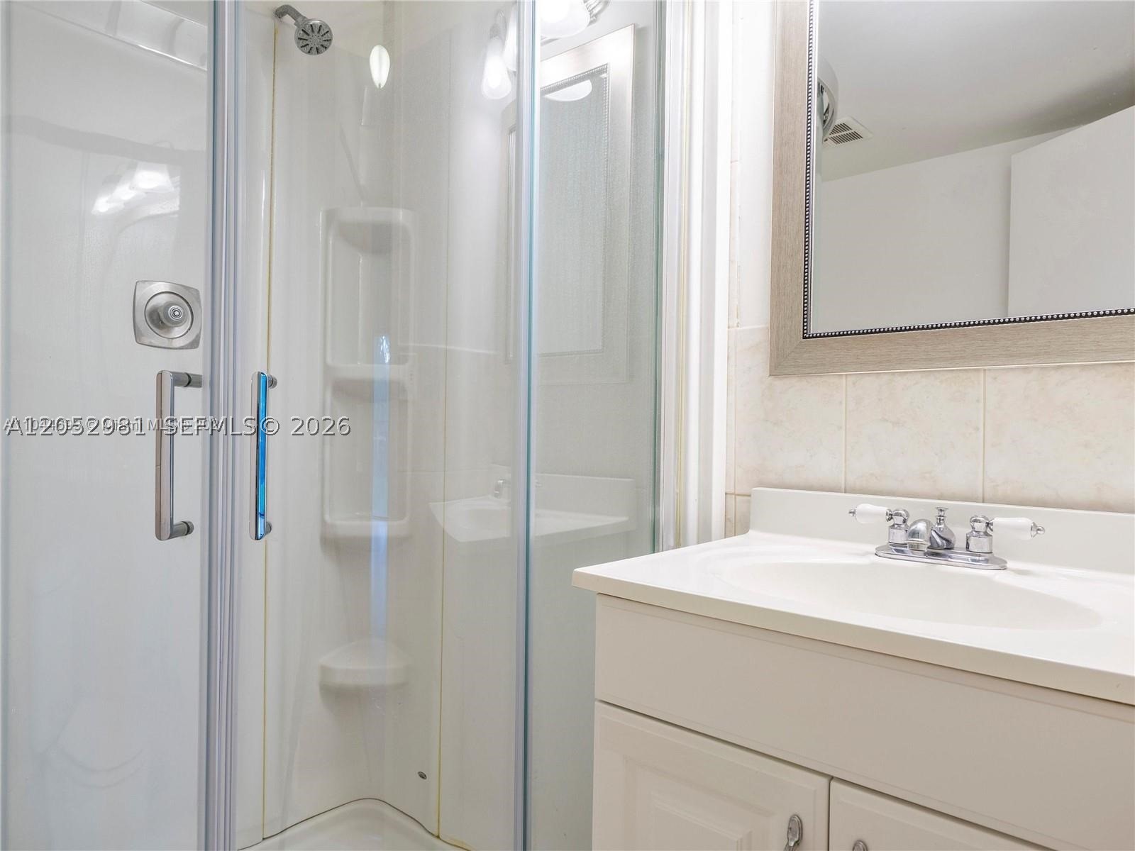 5801 Washington St 10 Property Photo 20