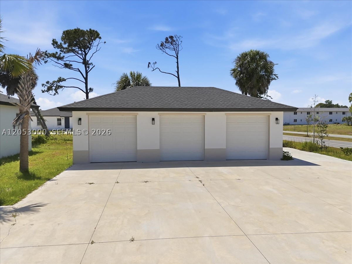 195 Rotonda Blvd W C Property Photo 6