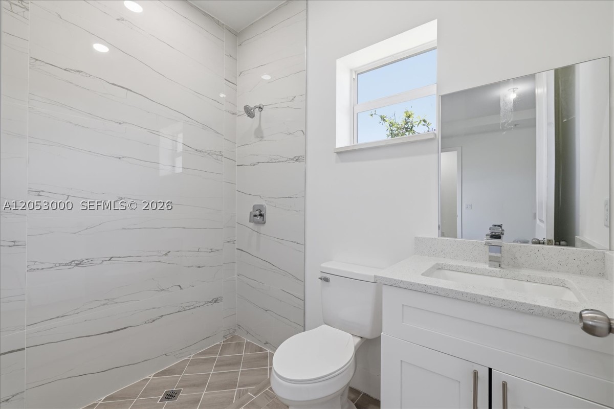 195 Rotonda Blvd W C Property Photo 19