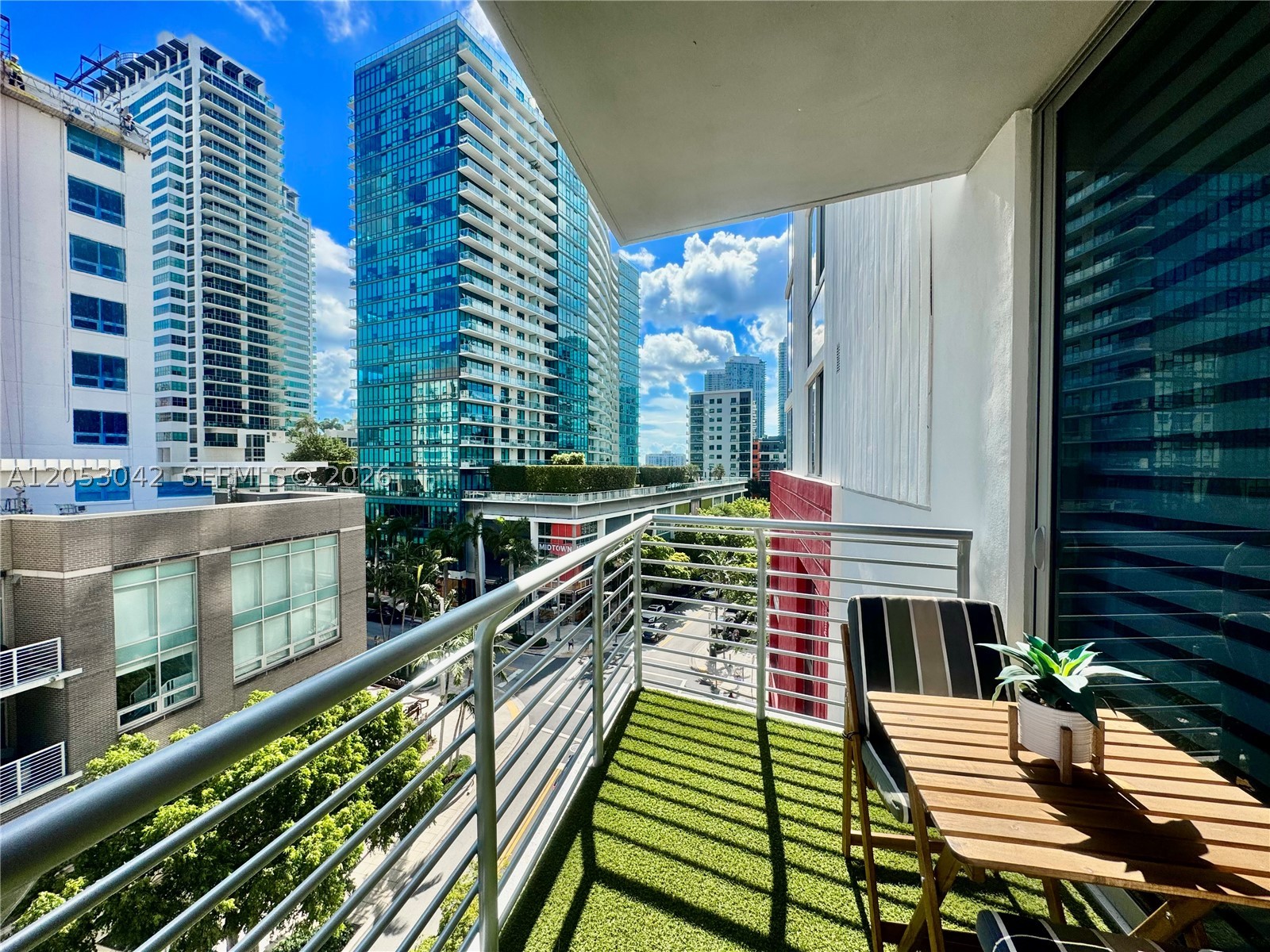 90 NE 32 ST 613