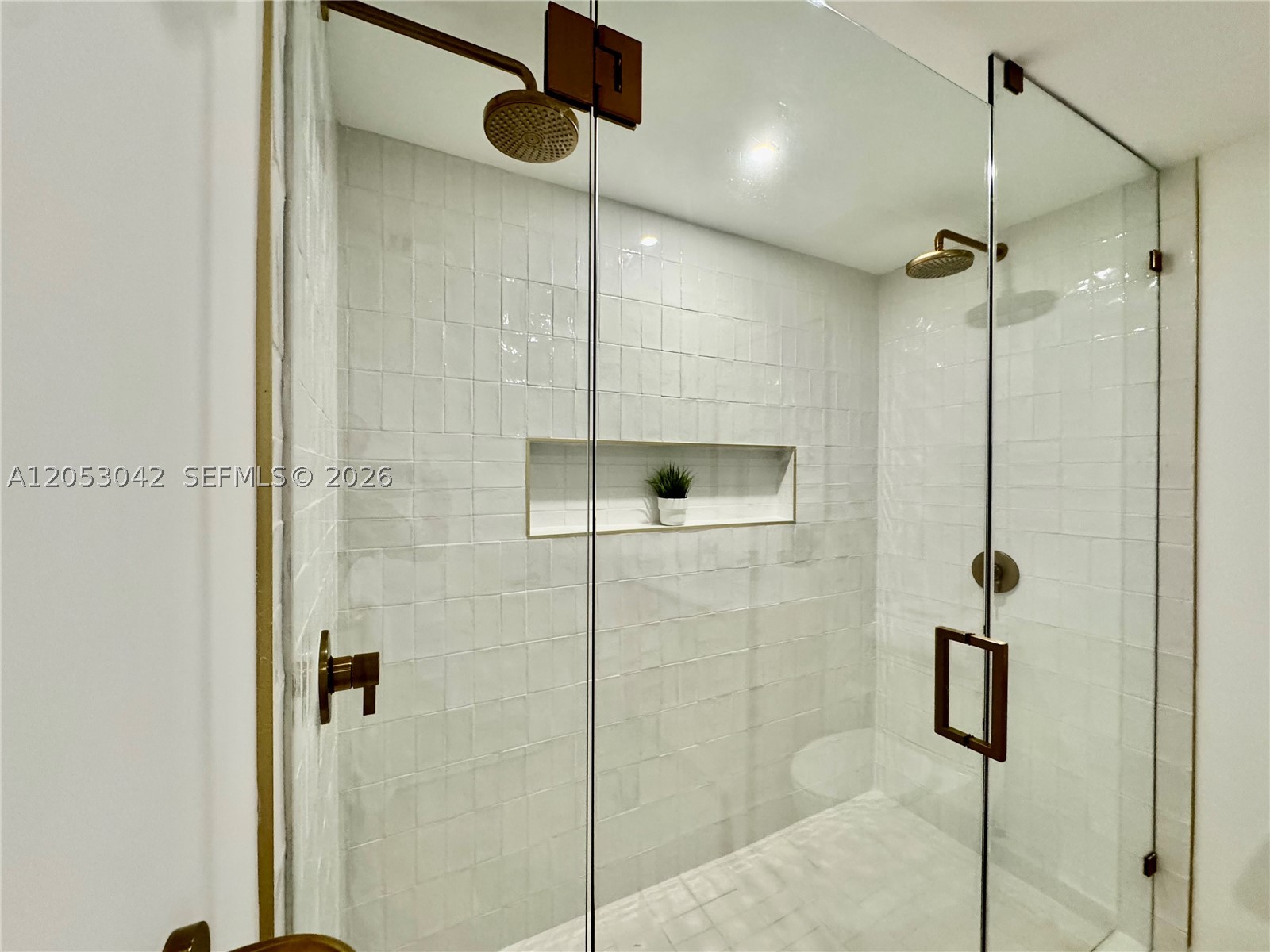 90 Ne 32 St 613 Property Photo 18