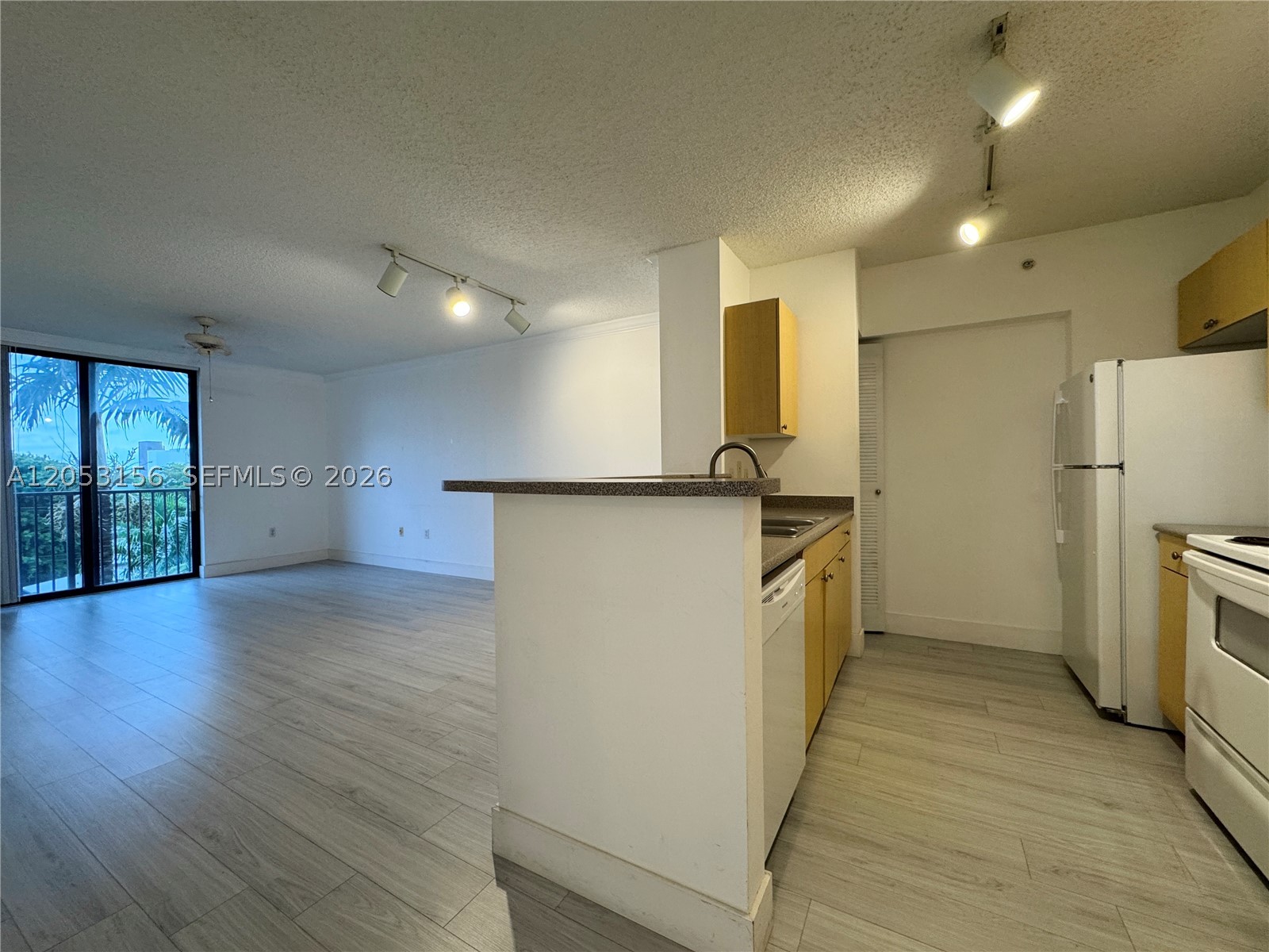 1919 Van Buren St 506a Property Photo 4