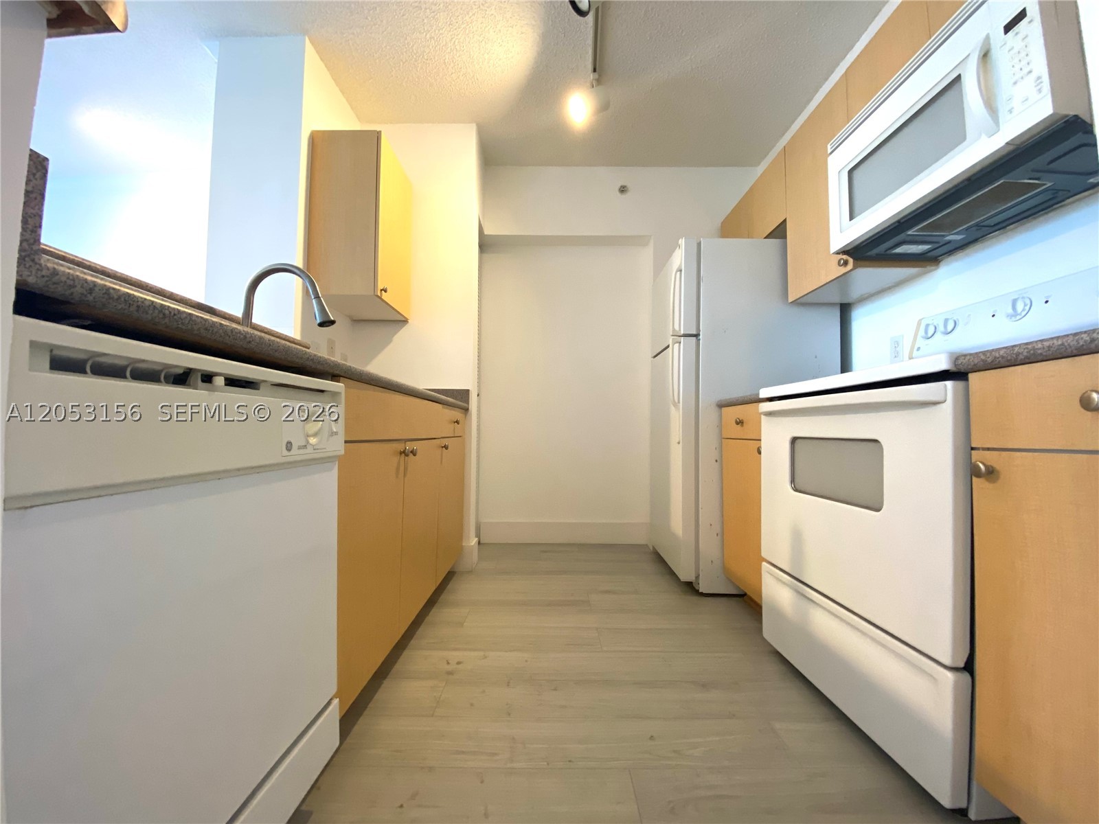 1919 Van Buren St 506a Property Photo 6