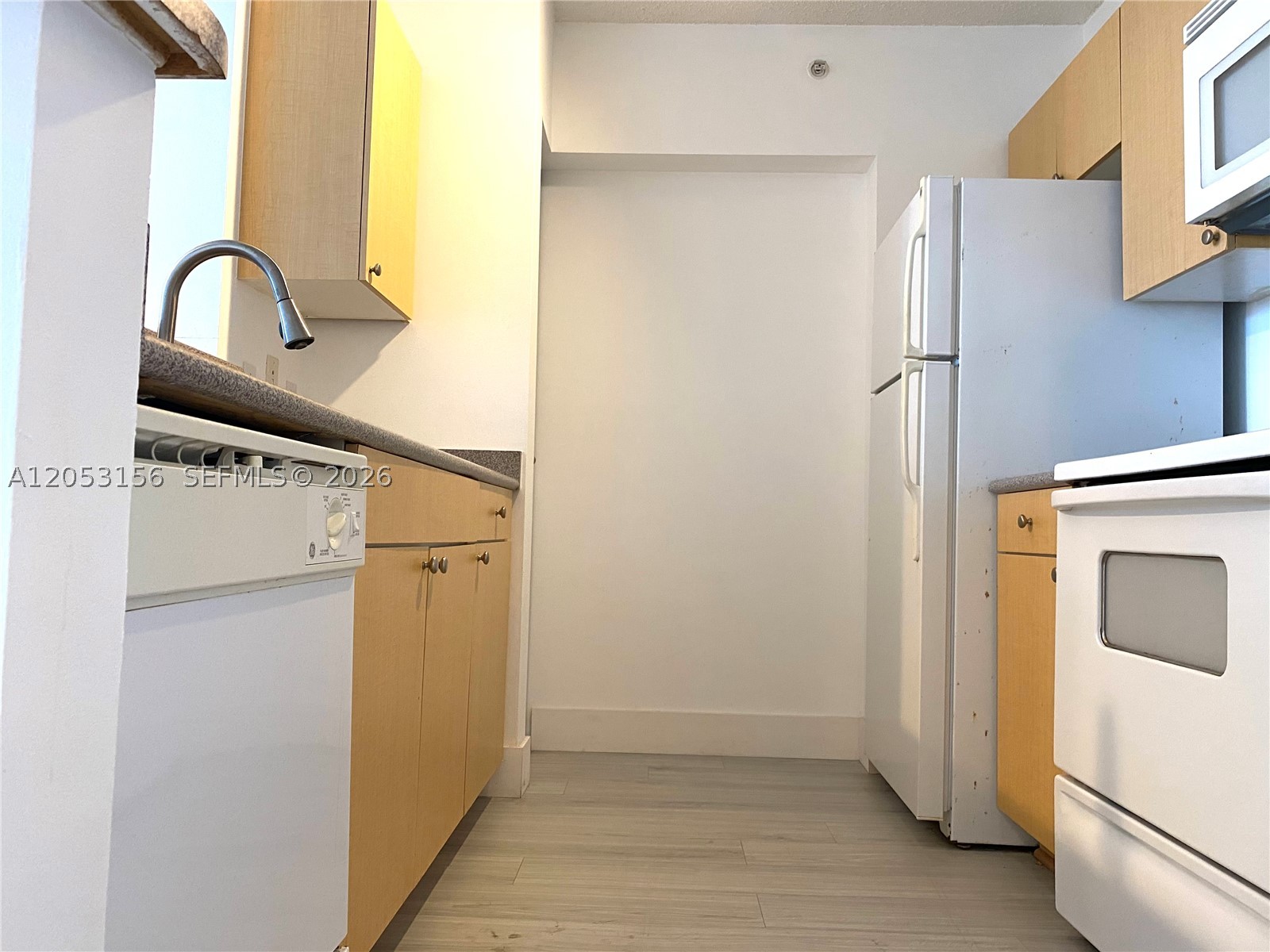 1919 Van Buren St 506a Property Photo 7