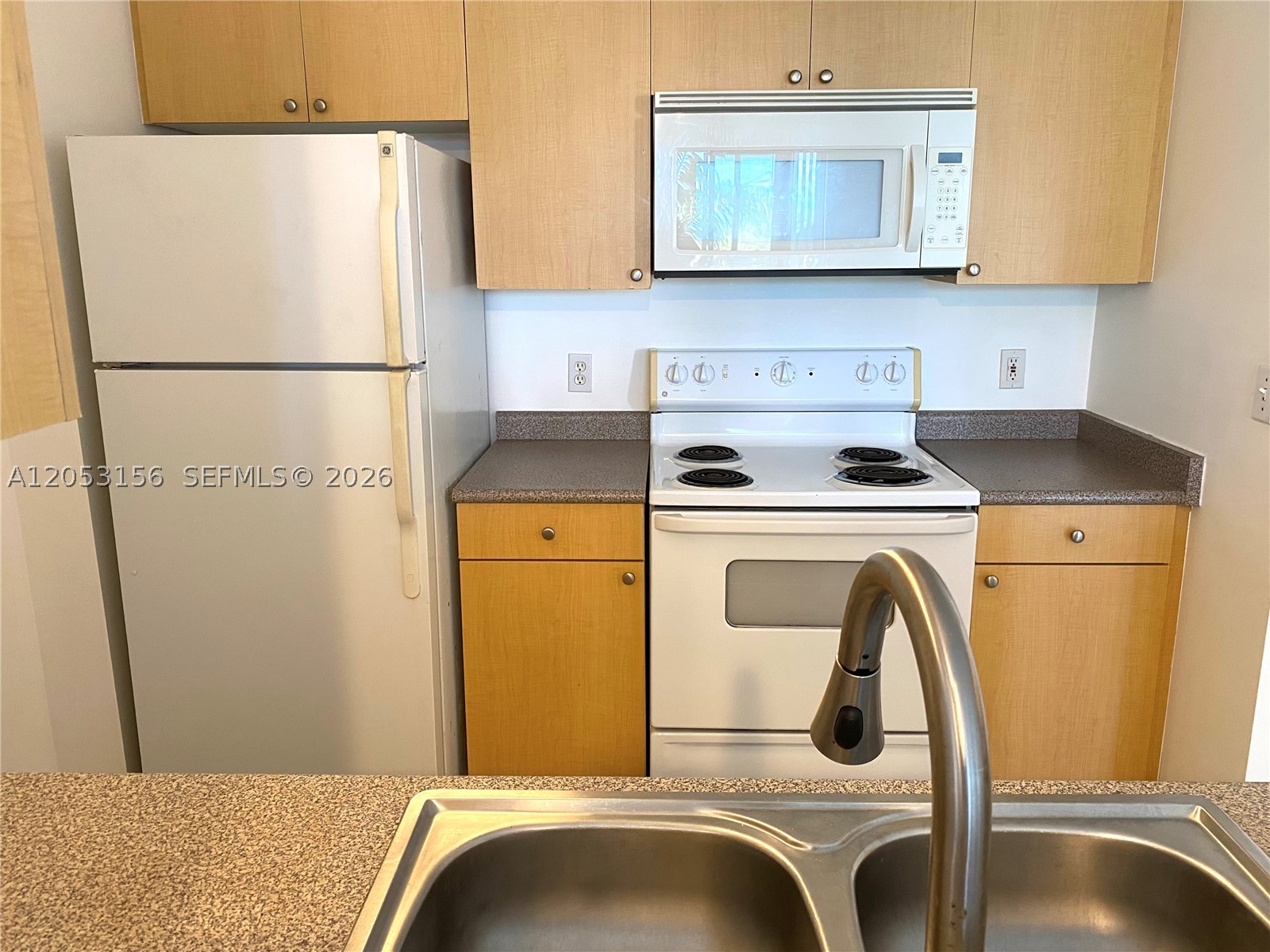 1919 Van Buren St 506a Property Photo 8