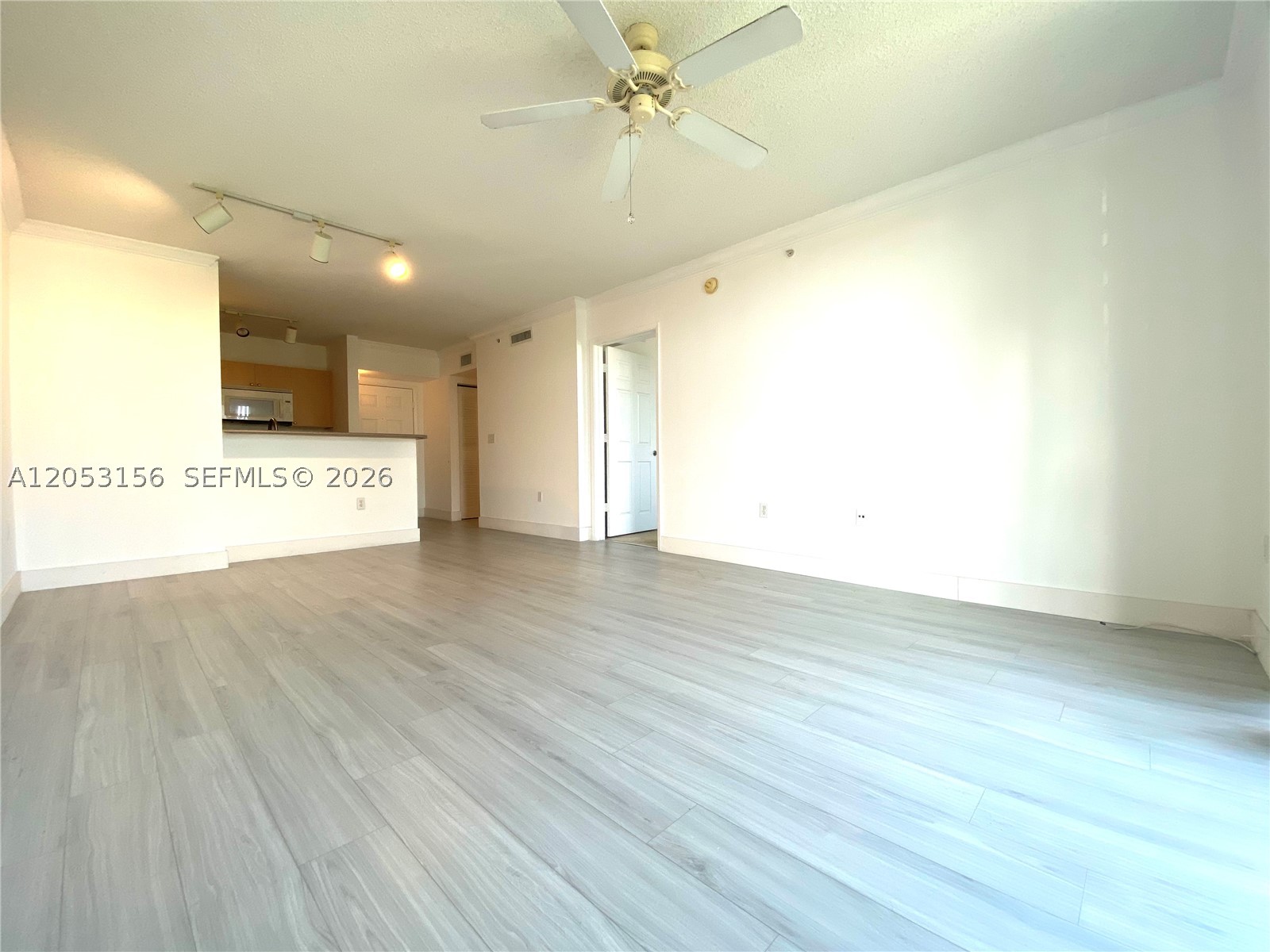 1919 Van Buren St 506a Property Photo 13