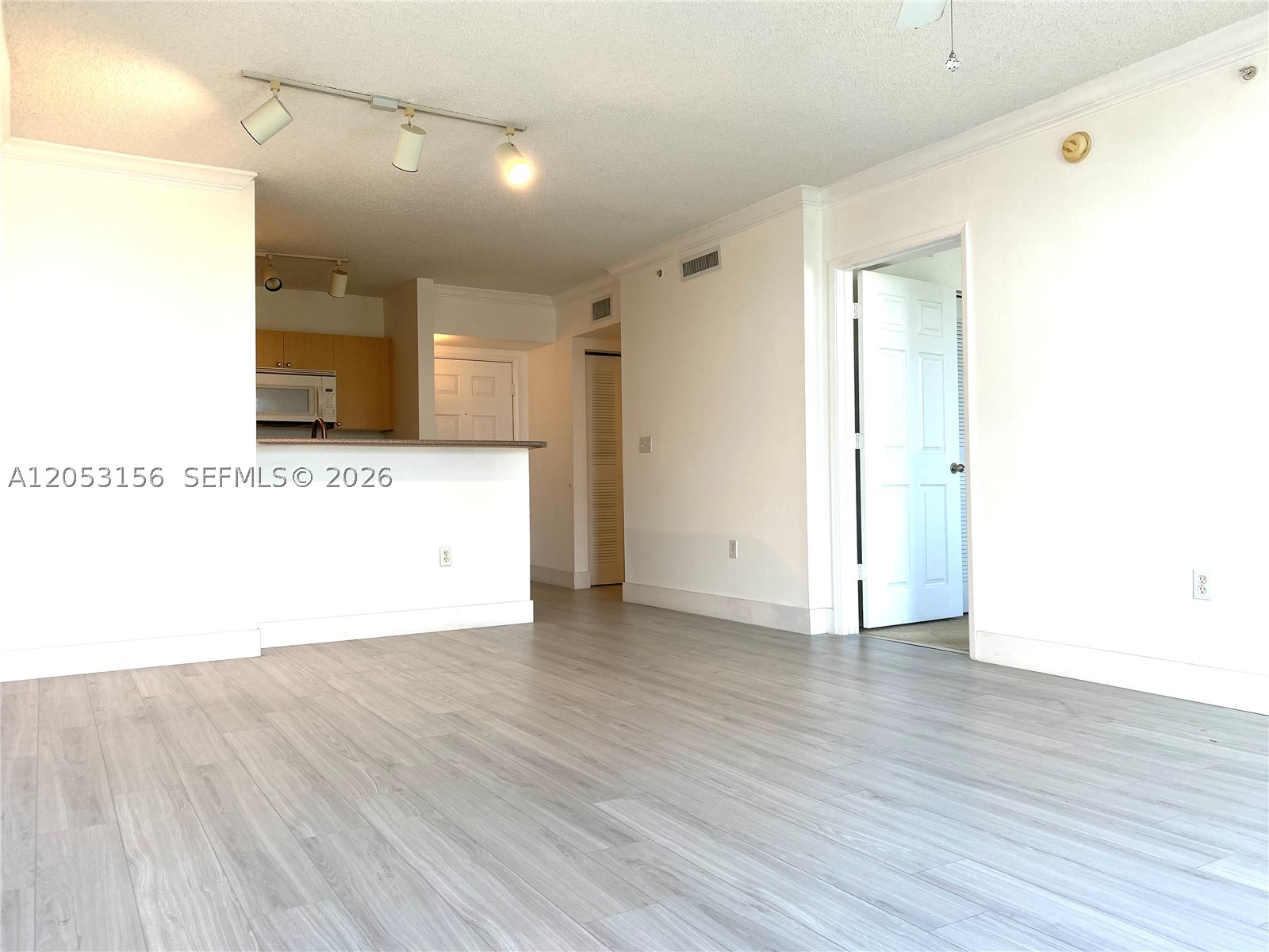 1919 Van Buren St 506a Property Photo 14