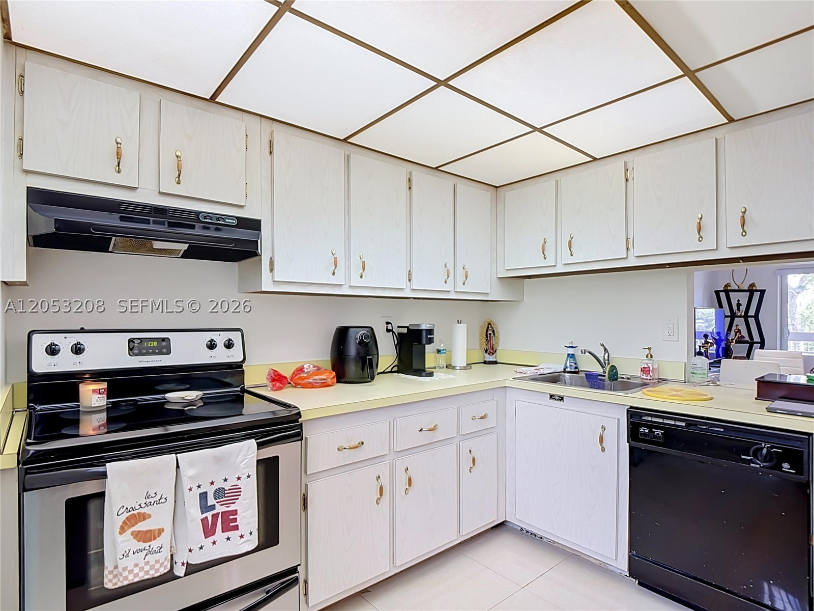 7722 Camino Real E304 Property Photo 8
