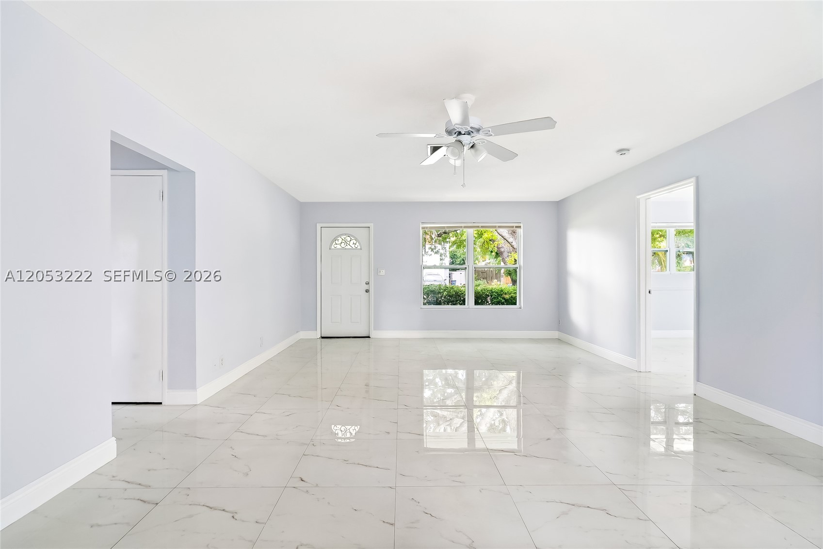 1427 Crest Dr Property Photo 3
