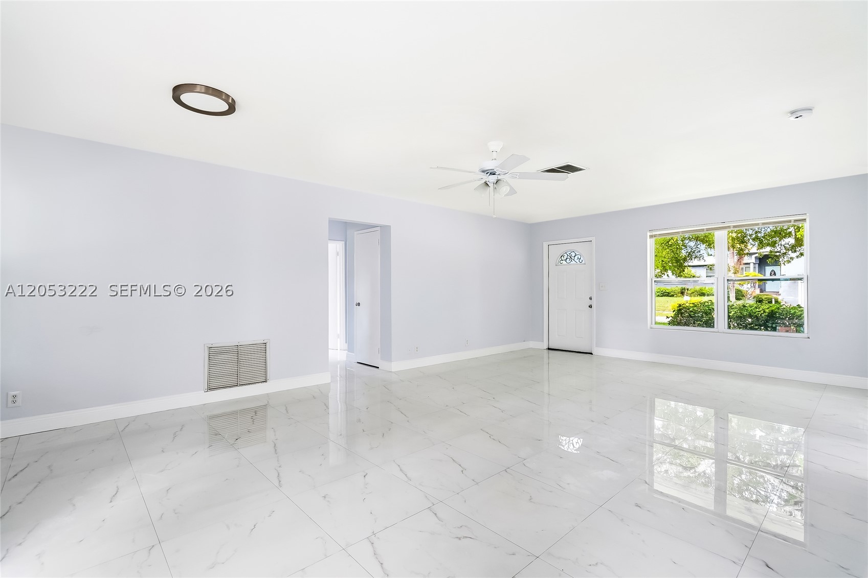 1427 Crest Dr Property Photo 4