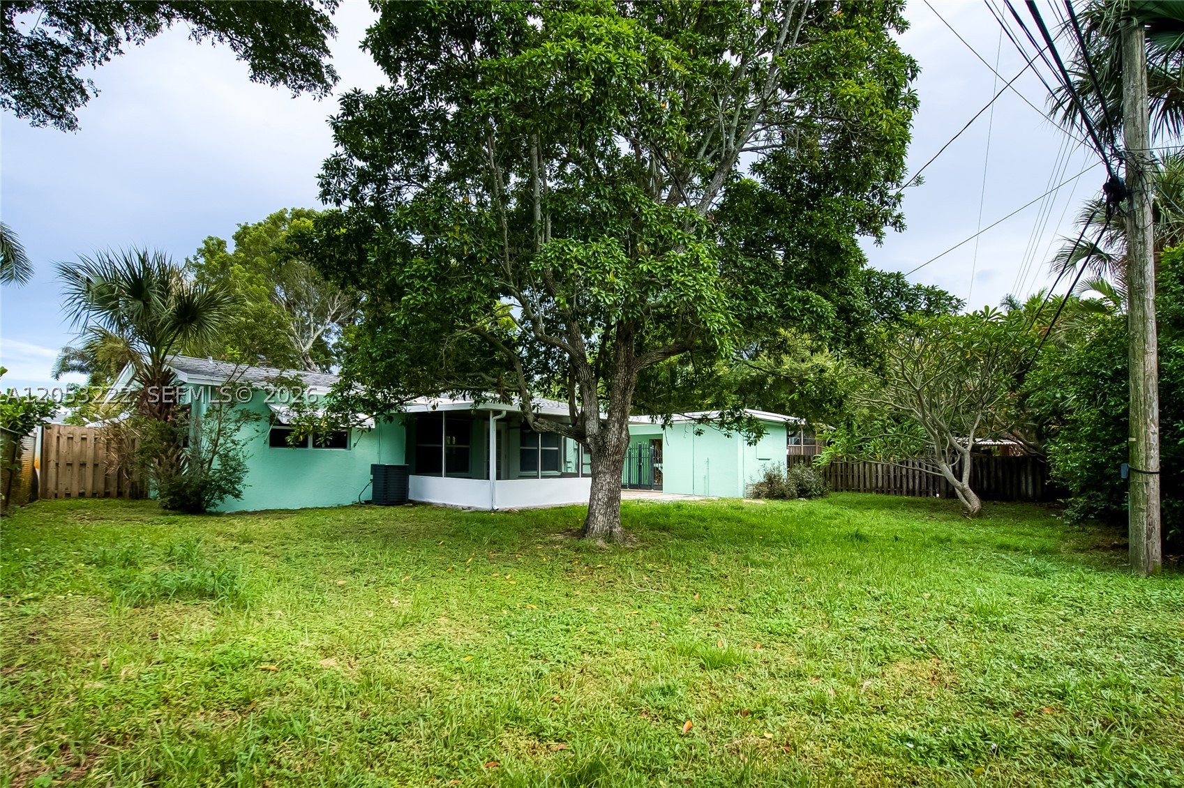 1427 Crest Dr Property Photo 23