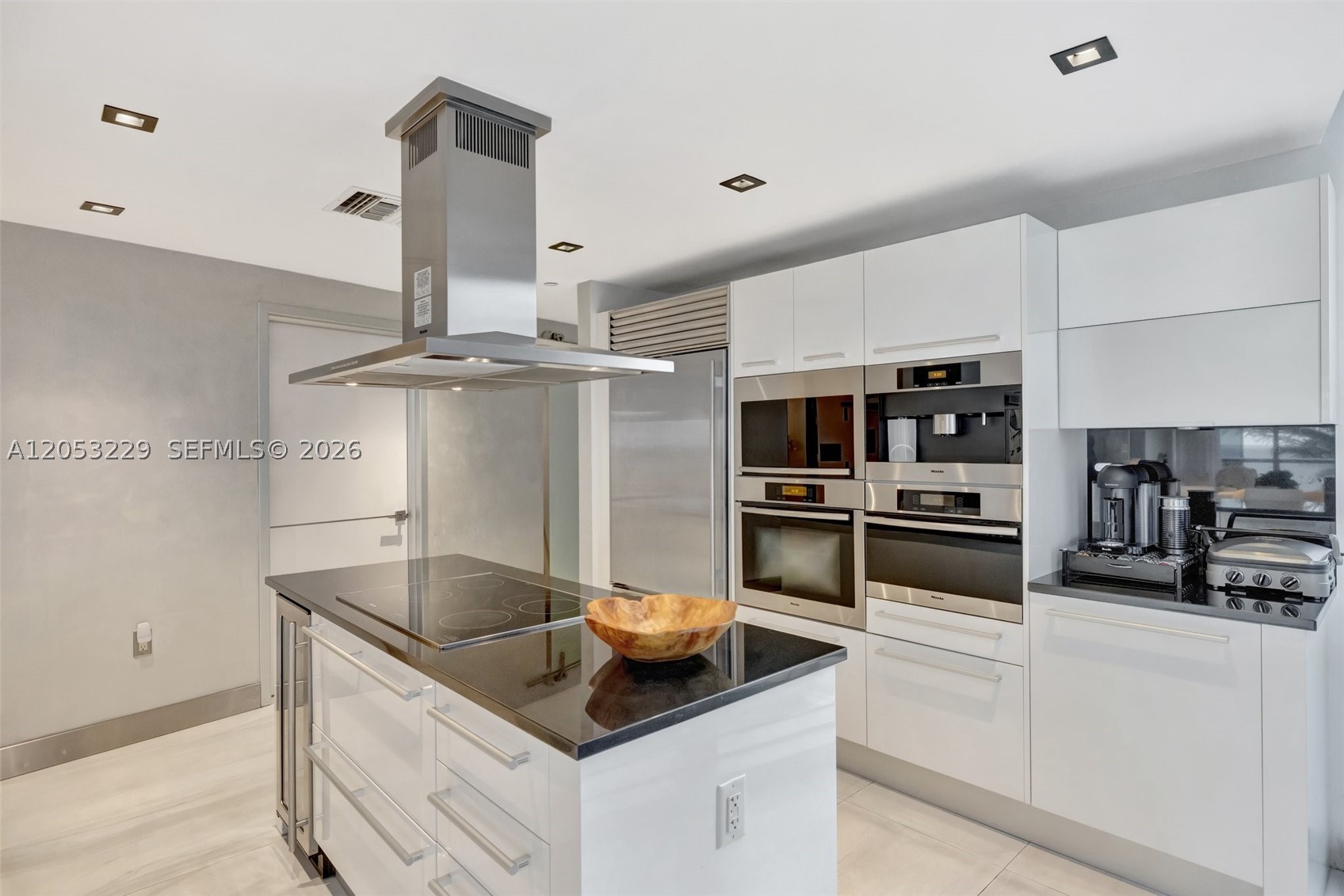 17121 Collins Ave 808 Property Photo 8
