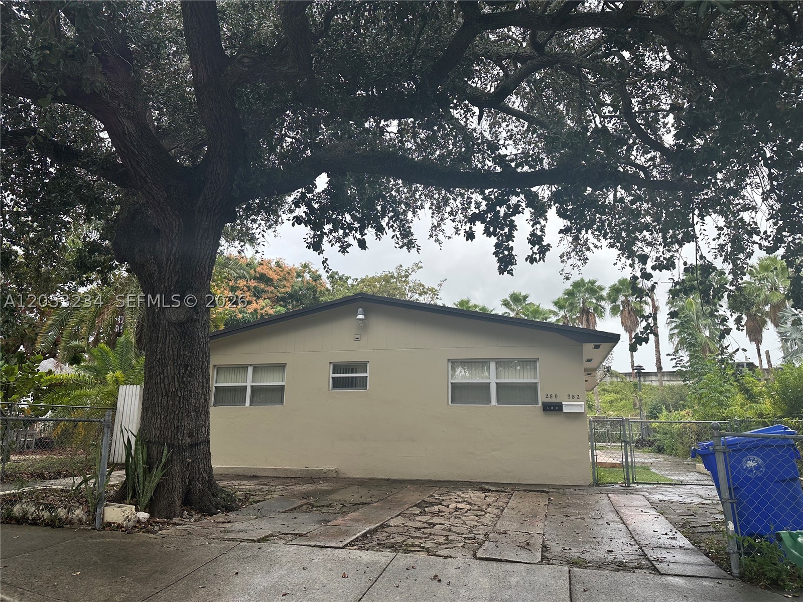 280 Nw 39th St * Property Photo 1