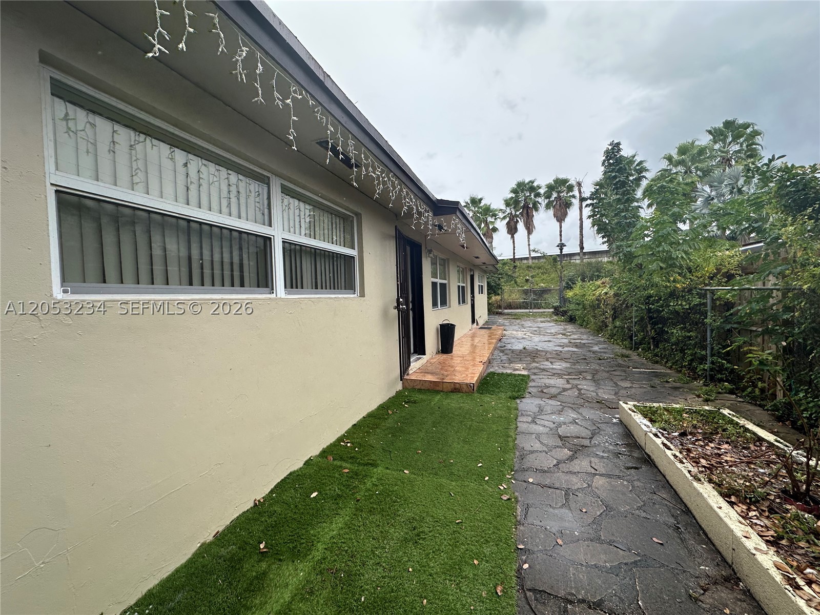 280 Nw 39th St * Property Photo 2