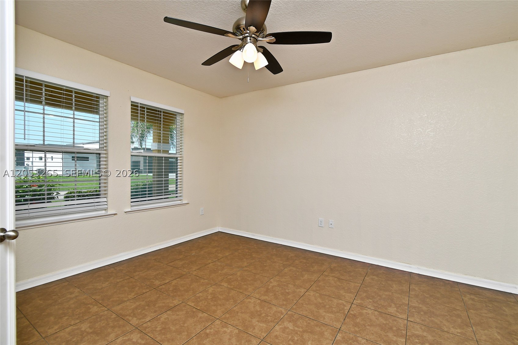 1913 Sw 26th Terrace Property Photo 8