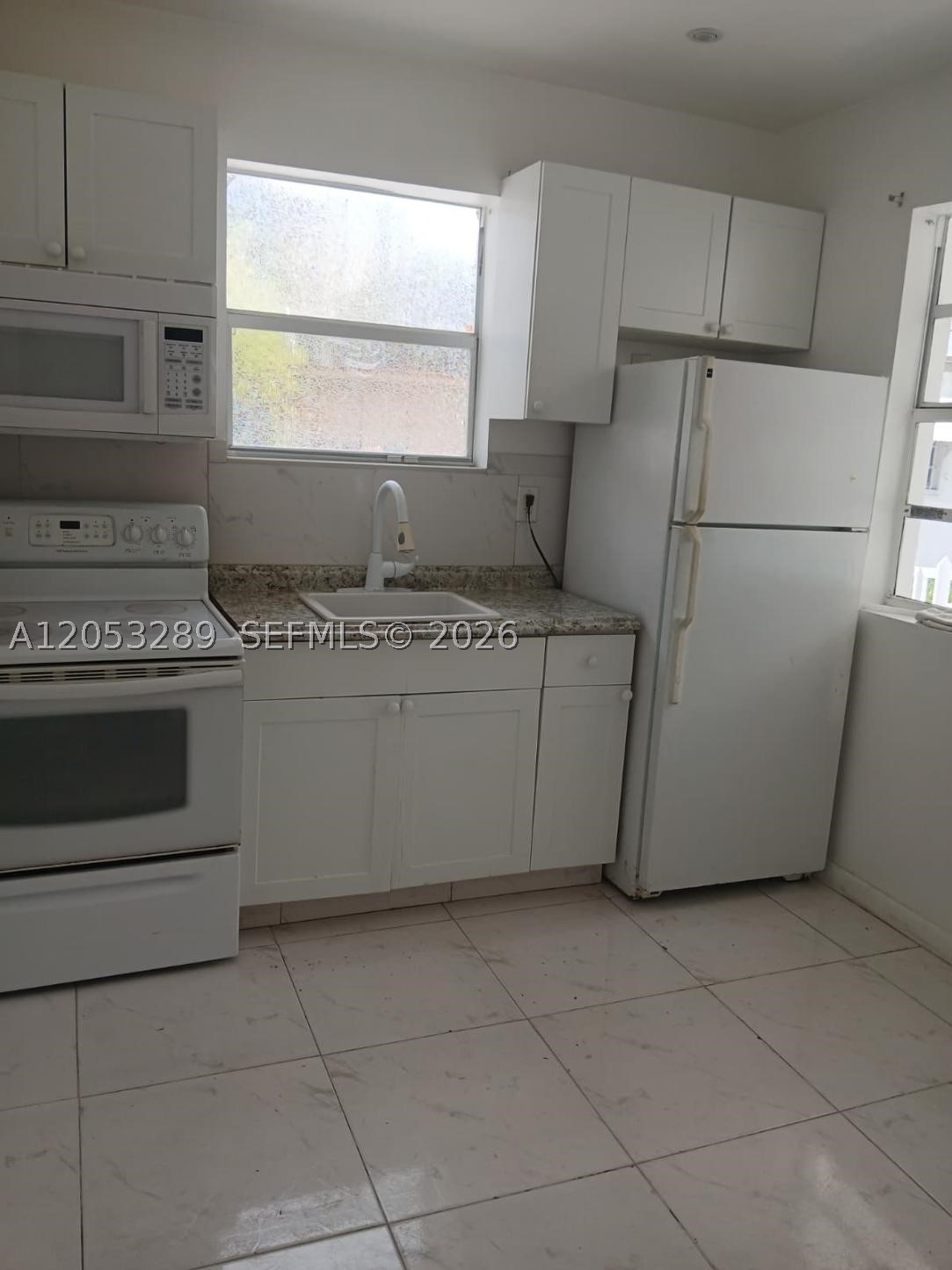2311 Ne 135 Th Ter - Property Photo 2