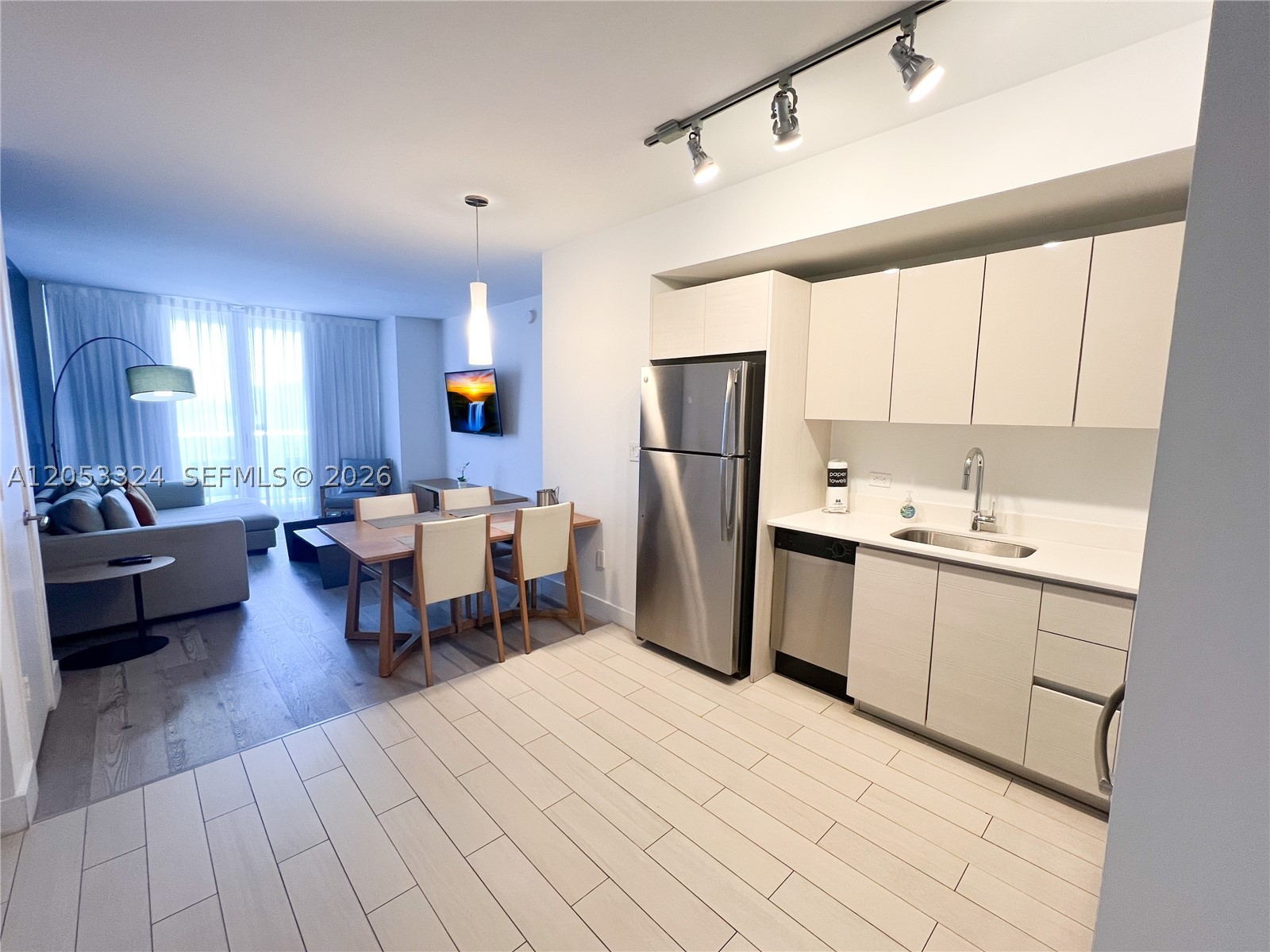 2602 E Hallandale Beach Blvd R1503 Property Photo 4