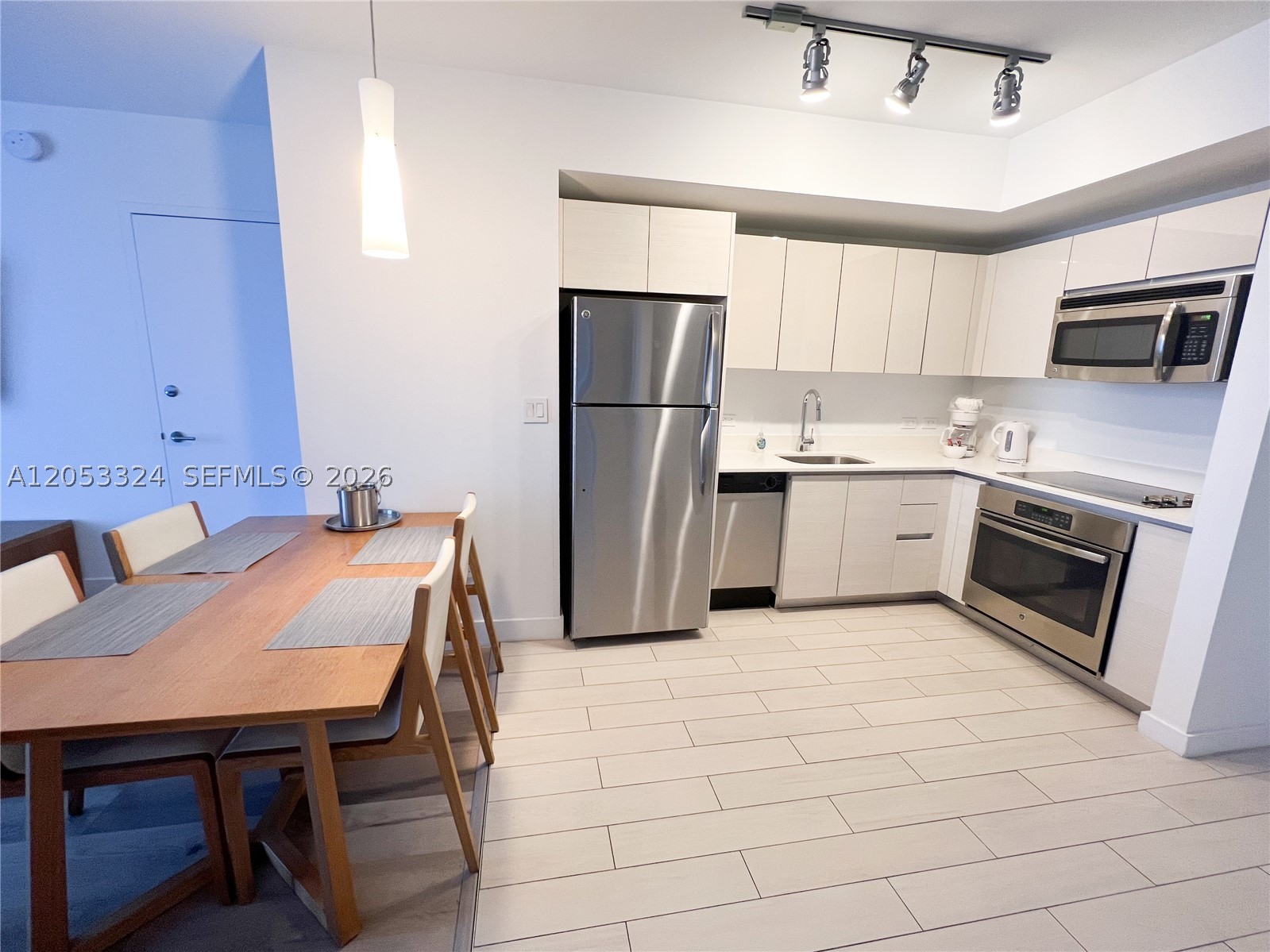 2602 E Hallandale Beach Blvd R1503 Property Photo 13